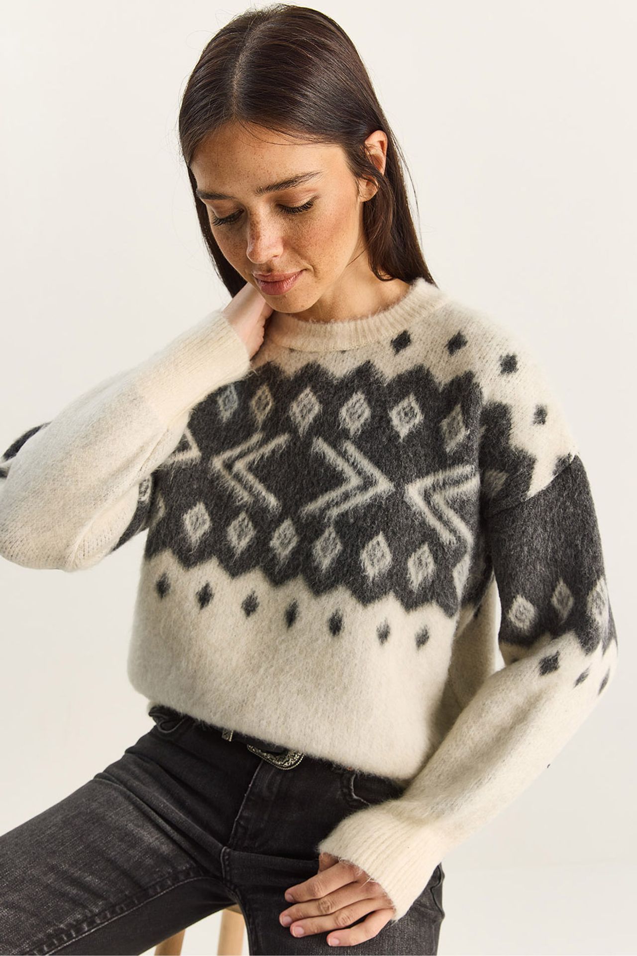 LUCCI Ethnic Pattern Thick Knit Sweater with Crew Neck 1