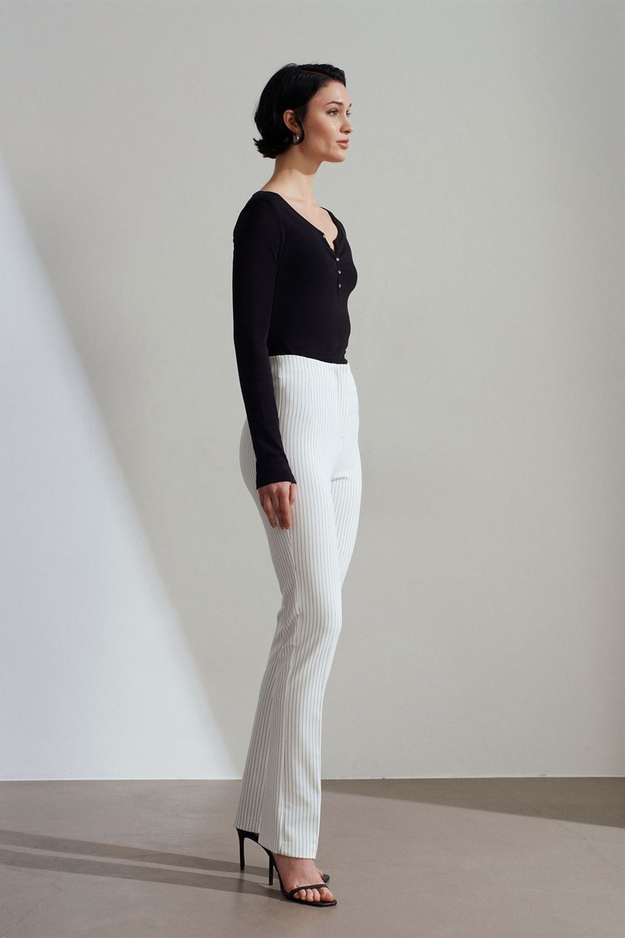 DILVIN High-Waist Striped Pleated Flare Pants 4