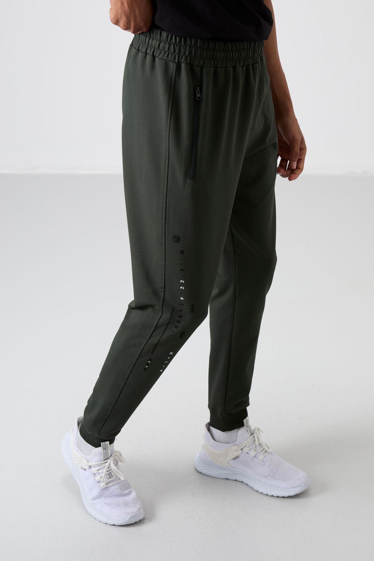 TOMMY Men's Solid Jogger Sweatpants 4