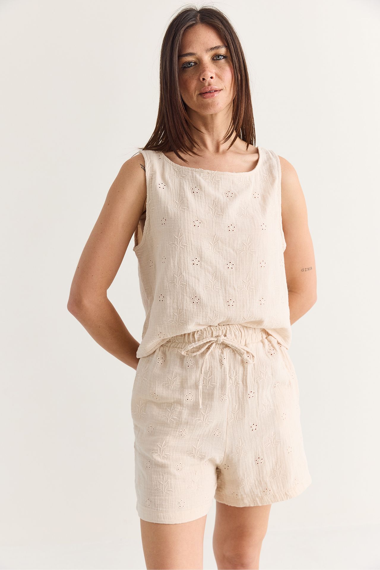 LUCCI Short High Waist Two-Piece Coord Set with Button Closure 4