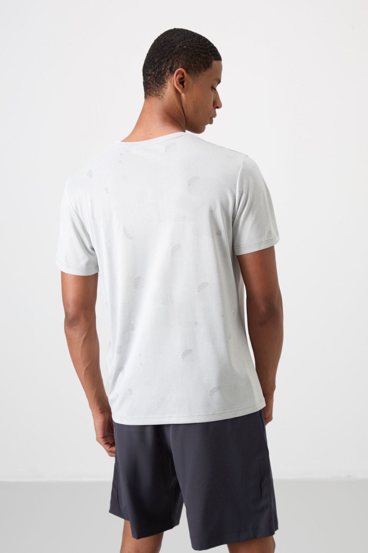 TOMMY Men's Color-Blocked Crew Neck T-Shirt 5