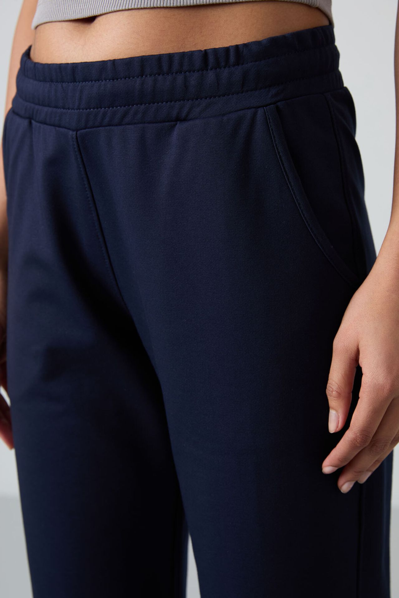 TOMMY Women’s Straight-Leg Fleece Sweatpants 3