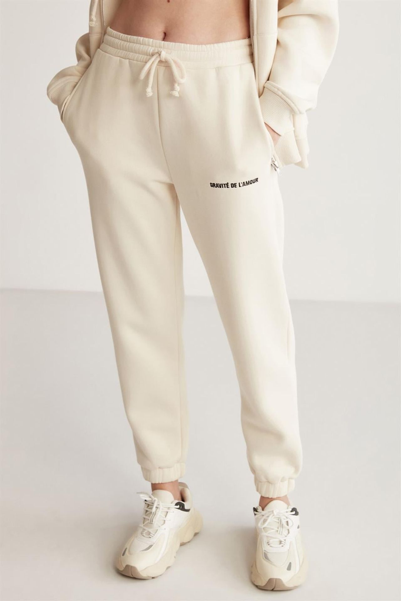 GRIMELANGE Elastic Waist Tapered Joggers 1