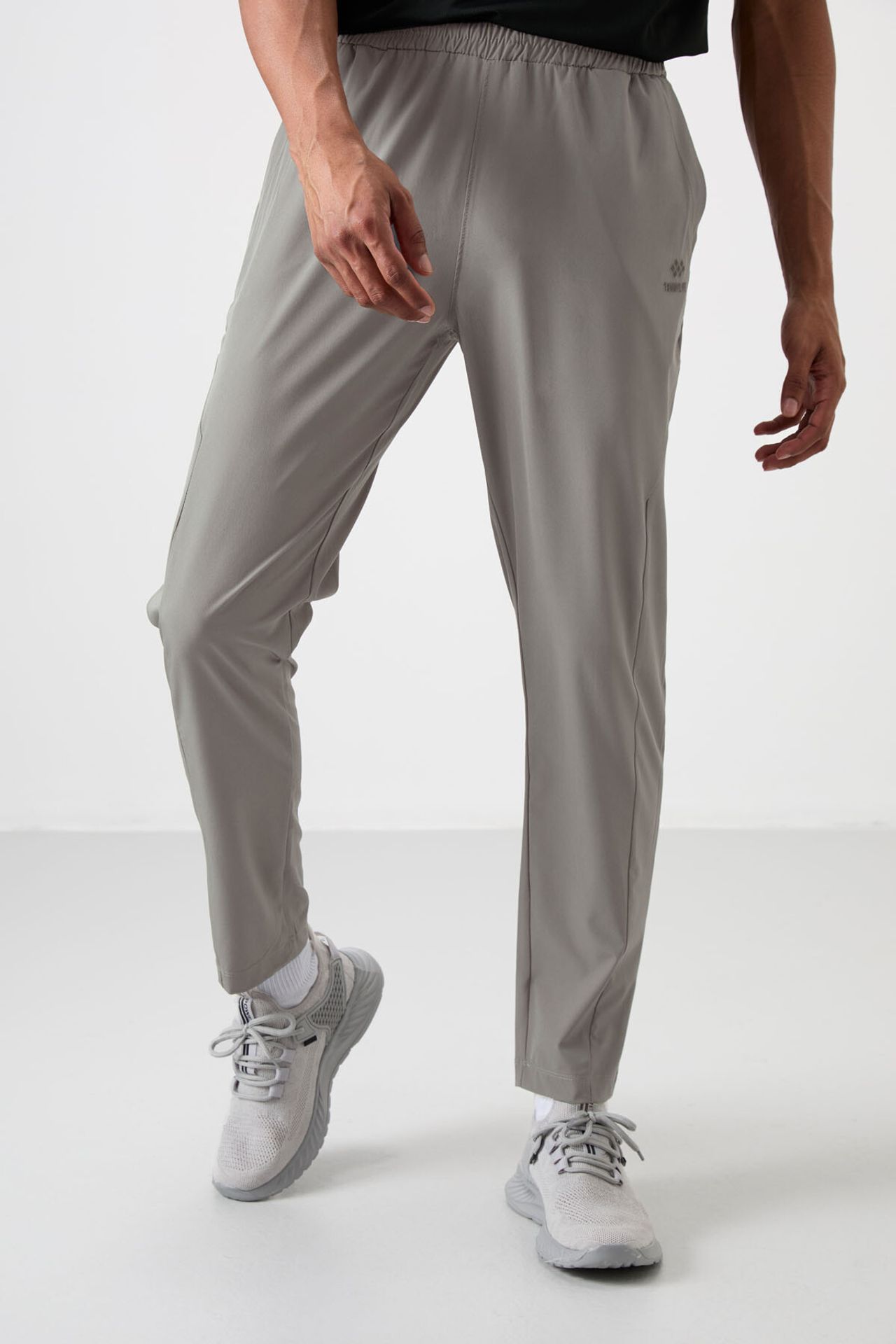 TOMMY Men's Straight-leg Seamless Sweatpants 3