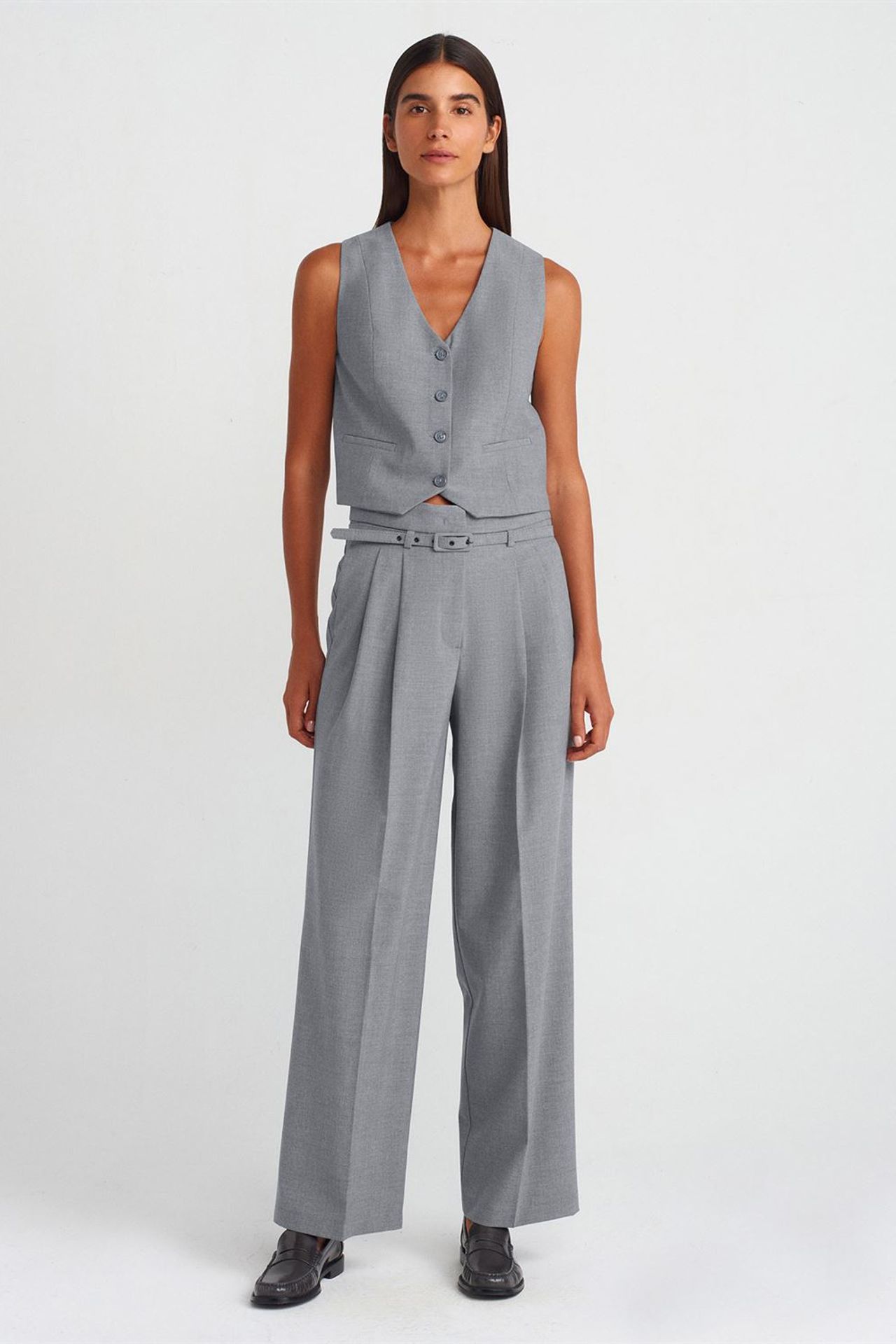 DILVIN Crop Crepe Waistcoat With Button Closure 3