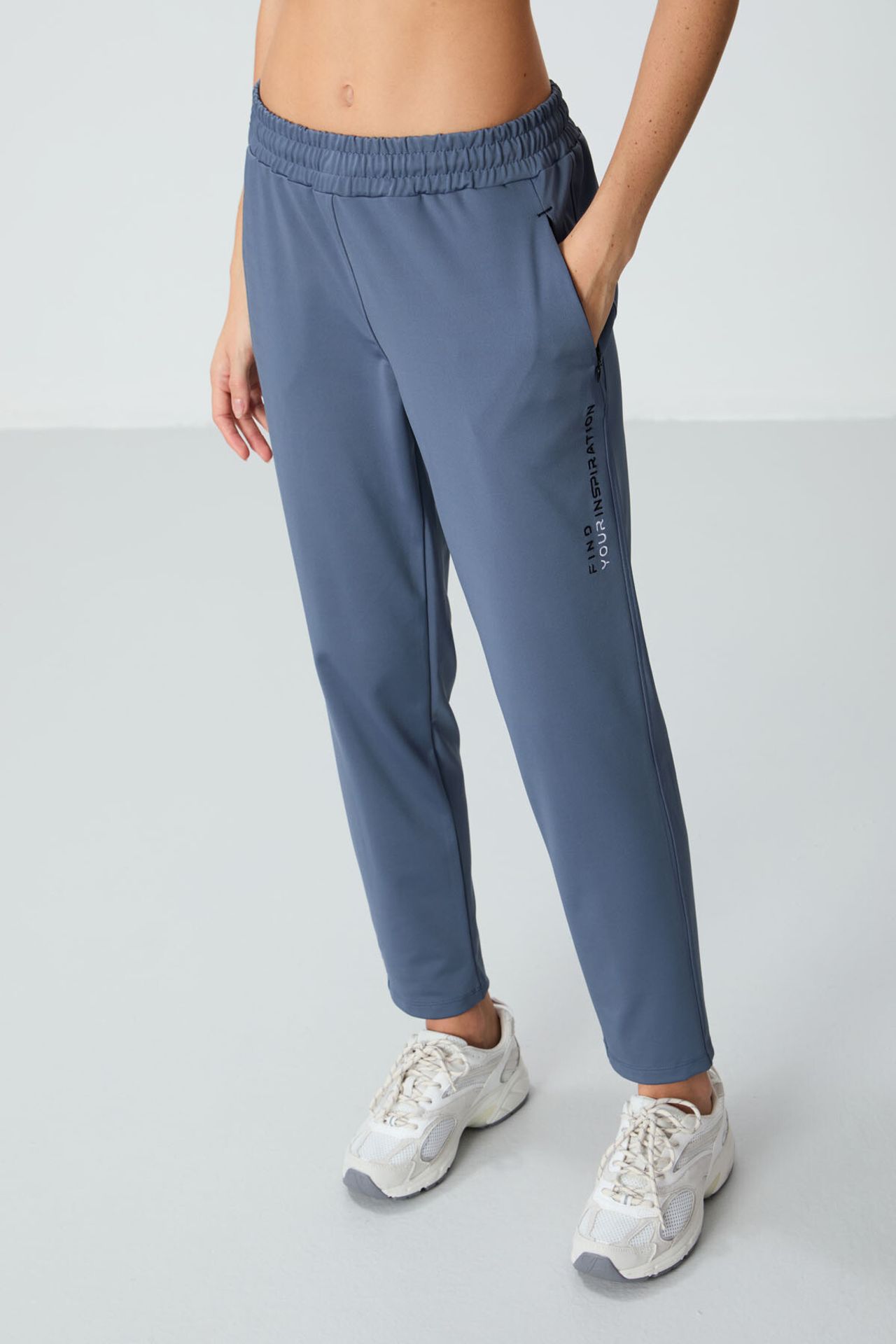 TOMMY Women’s Hooded Zip Sweatshirt And Pants Set 4