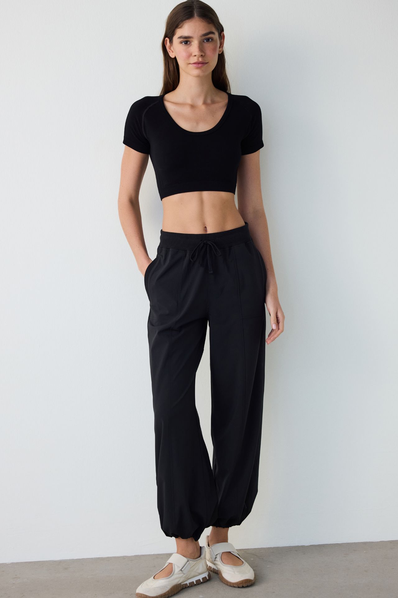 PENTI Seamless Slim Fit Short Sleeve Crop Sports Top