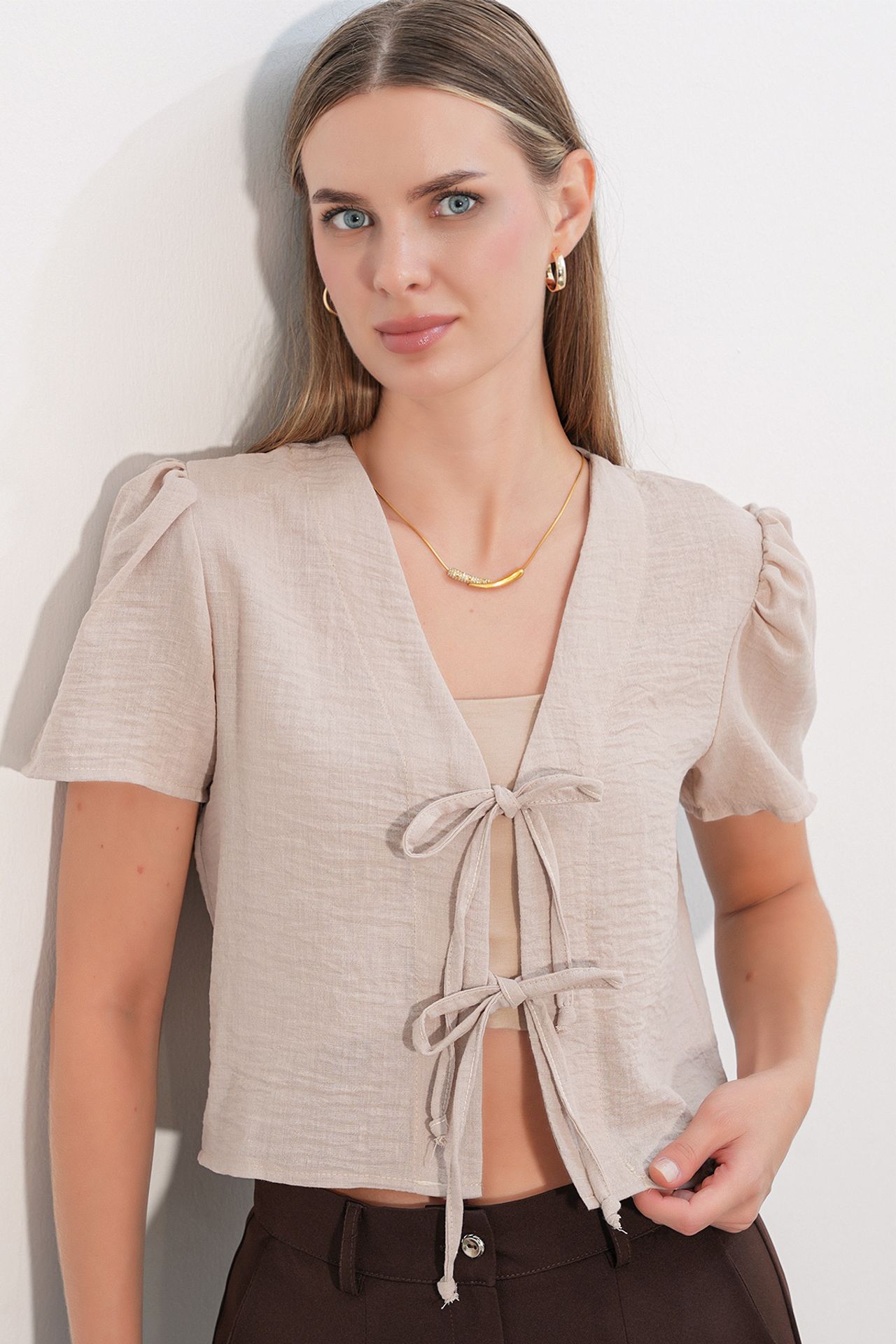 BDART Textured V-Neck Linen Blend Crop Top 3