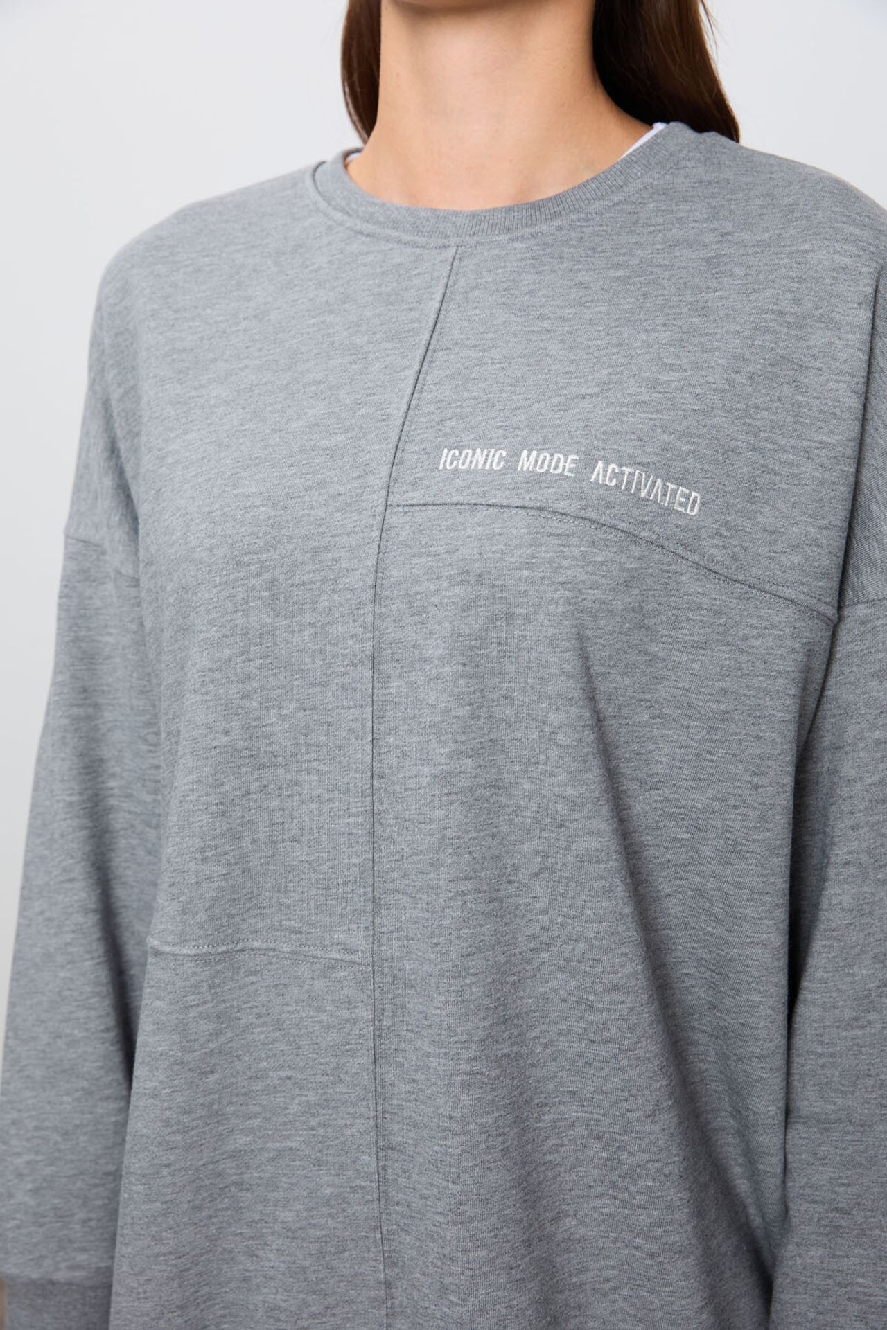 TOMMY Oversized Crew Neck Sweatshirt 2