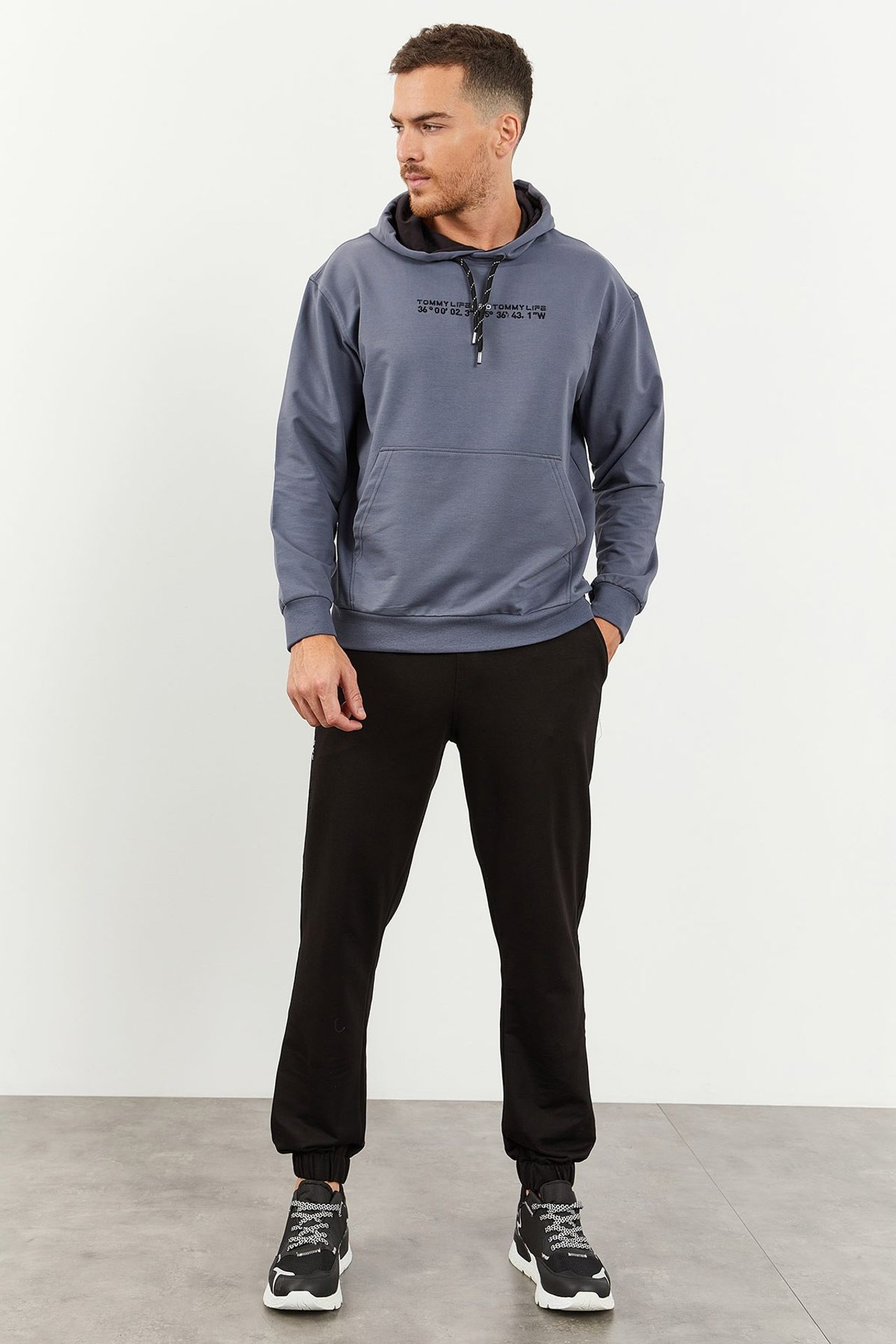 TOMMY Oversized Hooded Sweatshirt And Pants Set 3