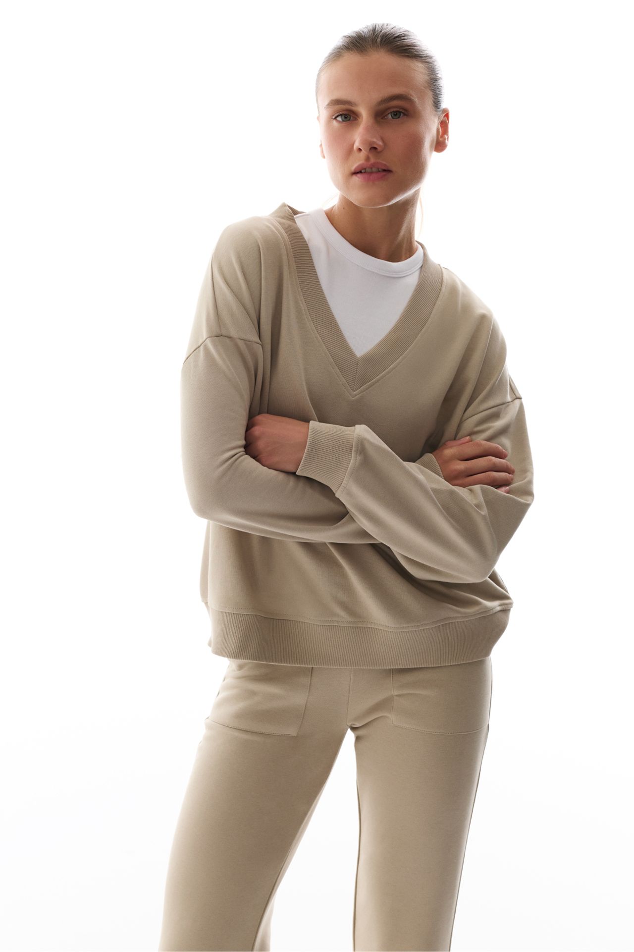 PENTI Wide V-Neck Sweatshirt 3