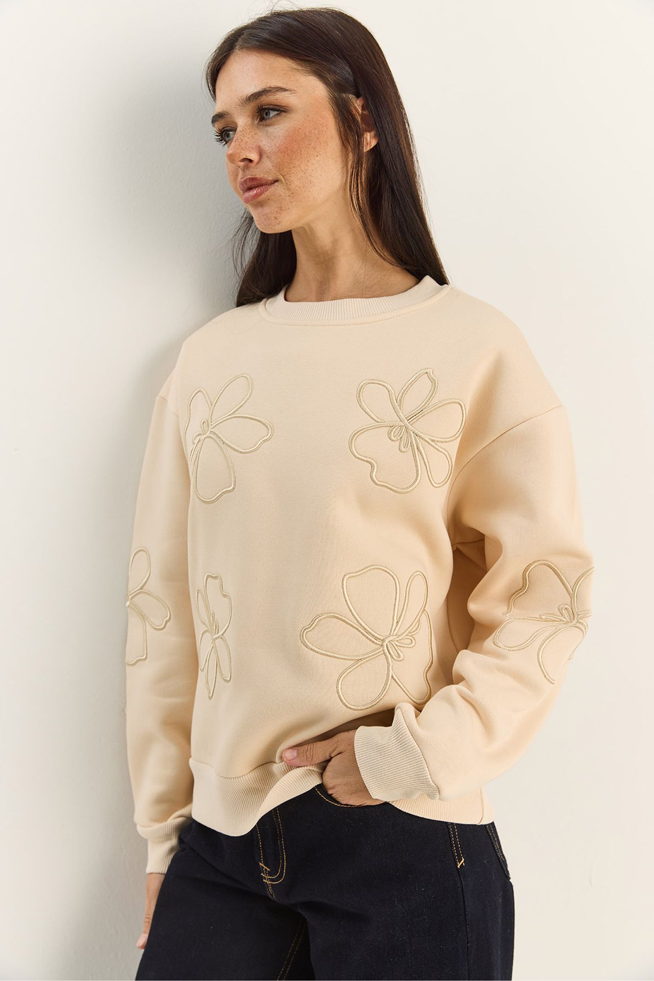 LUCCI Embroidered Crew Neck Long Sleeve Sweatshirt 2