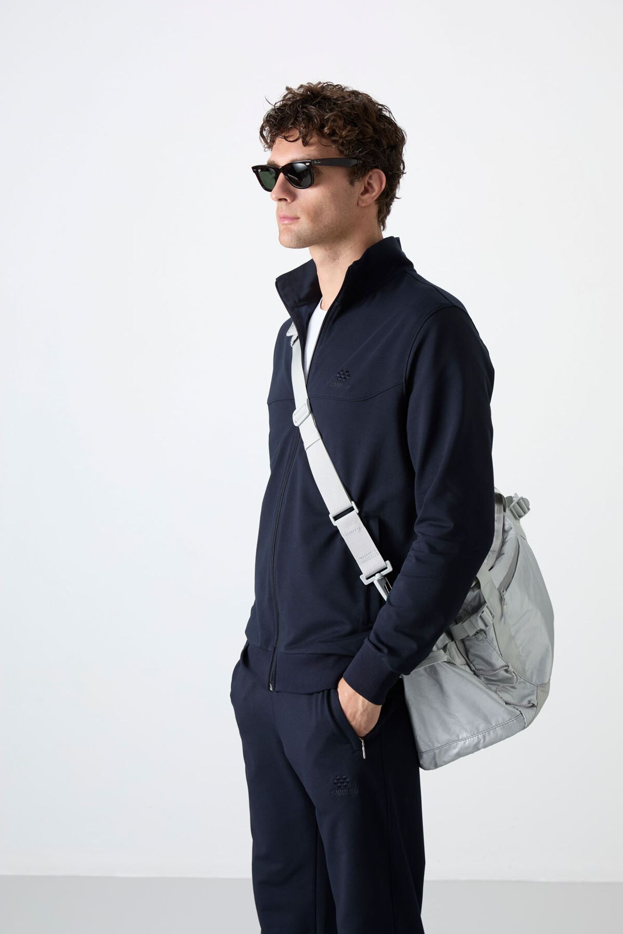 TOMMY Men's Relaxed Fit Zip-collar Sweatshirt And Pants Set 2