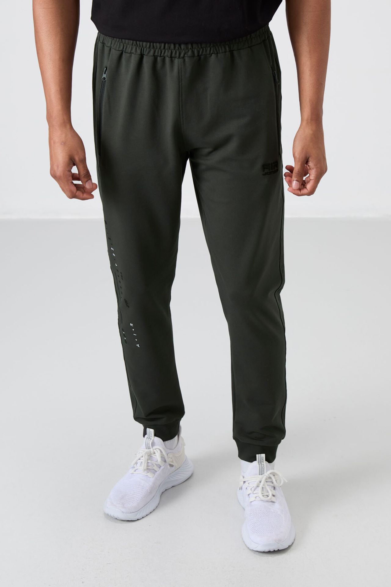 TOMMY Men's Solid Jogger Sweatpants 1