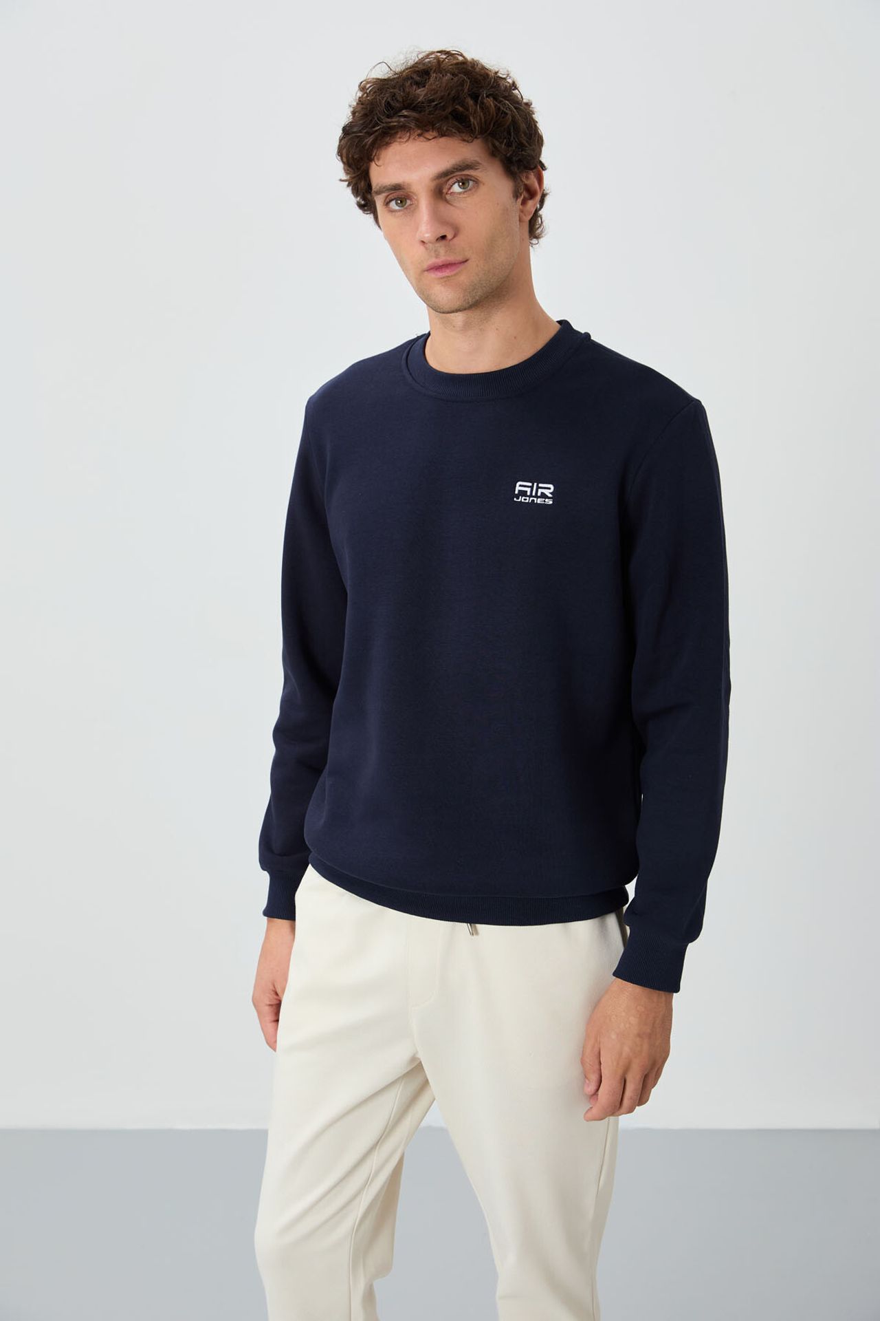 TOMMY Men's Regular Fit Crew Neck Sweatshirt 1