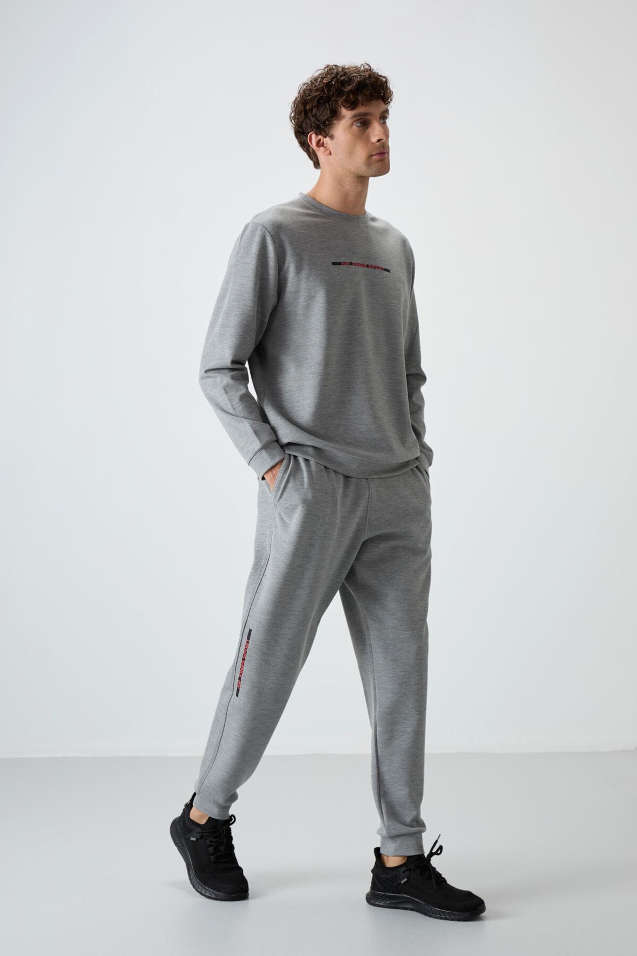 TOMMY Men's Ribbed Knit Sweatshirt And Pants Set 1