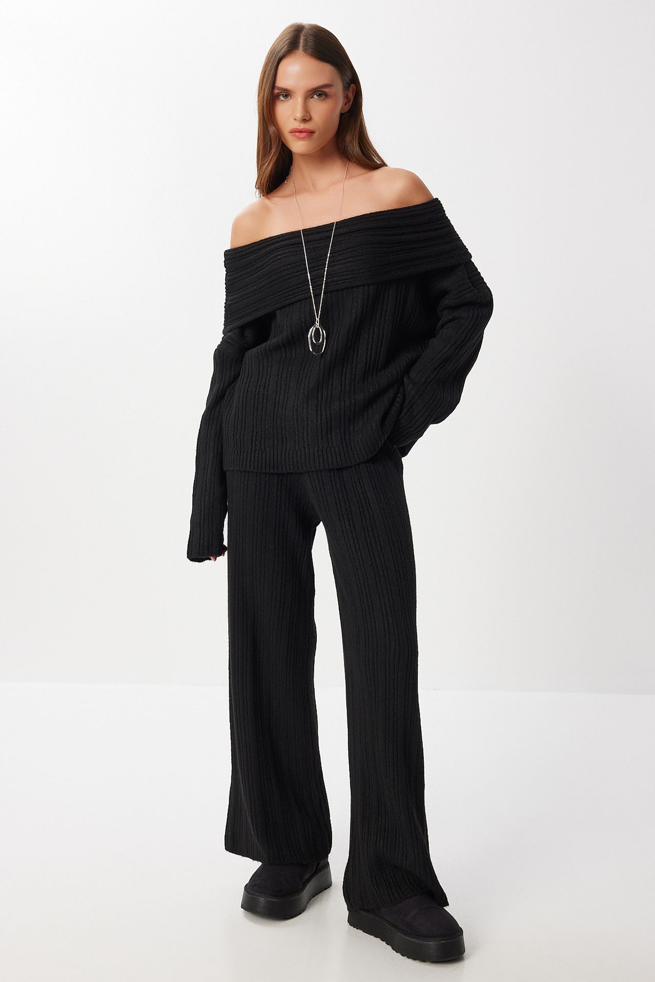 ISTANBUL Off Shoulder Ribbed Knitwear Two-Piece Set 2