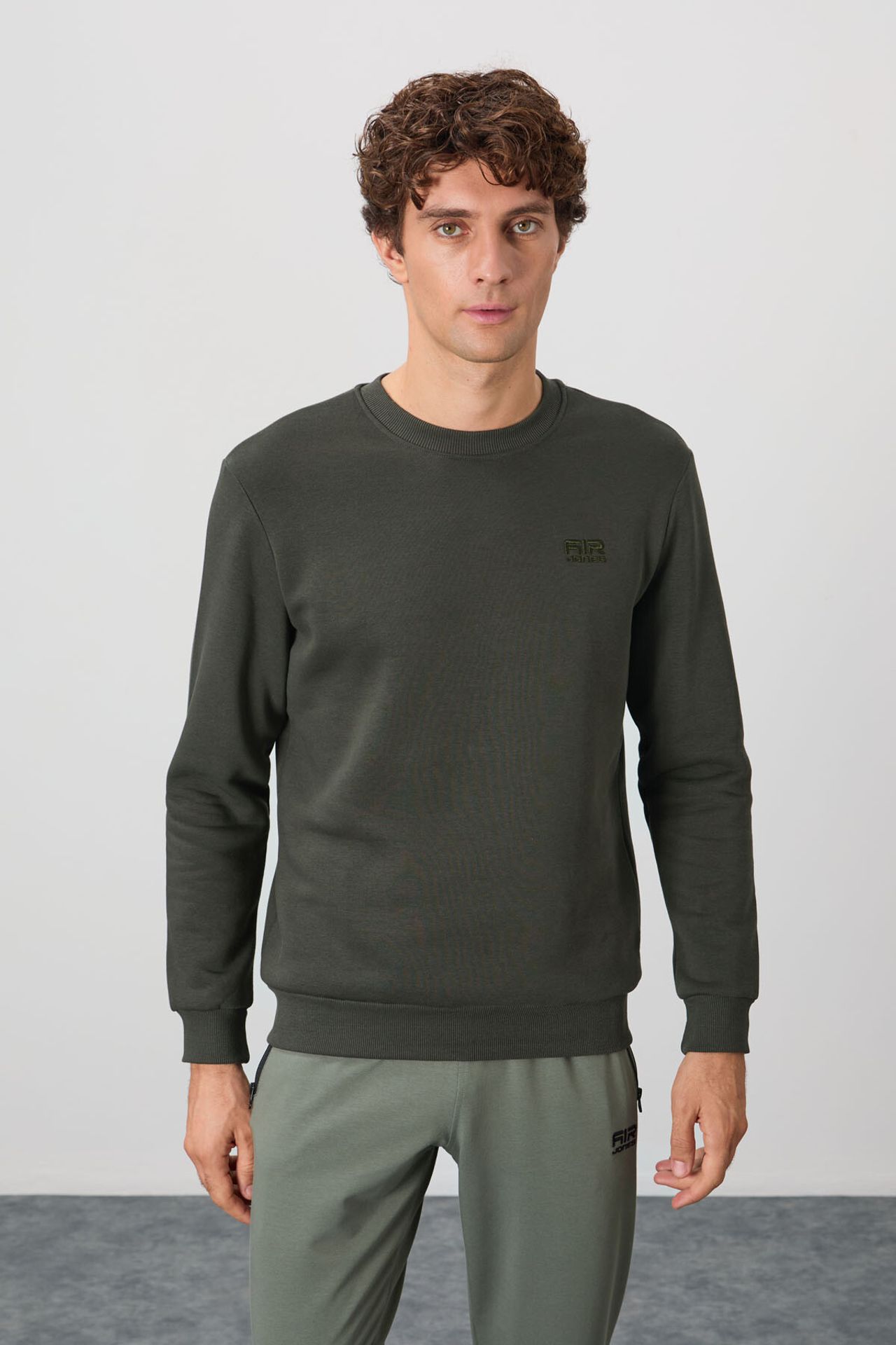 TOMMY Men's Regular Fit Crew Neck Sweatshirt 1