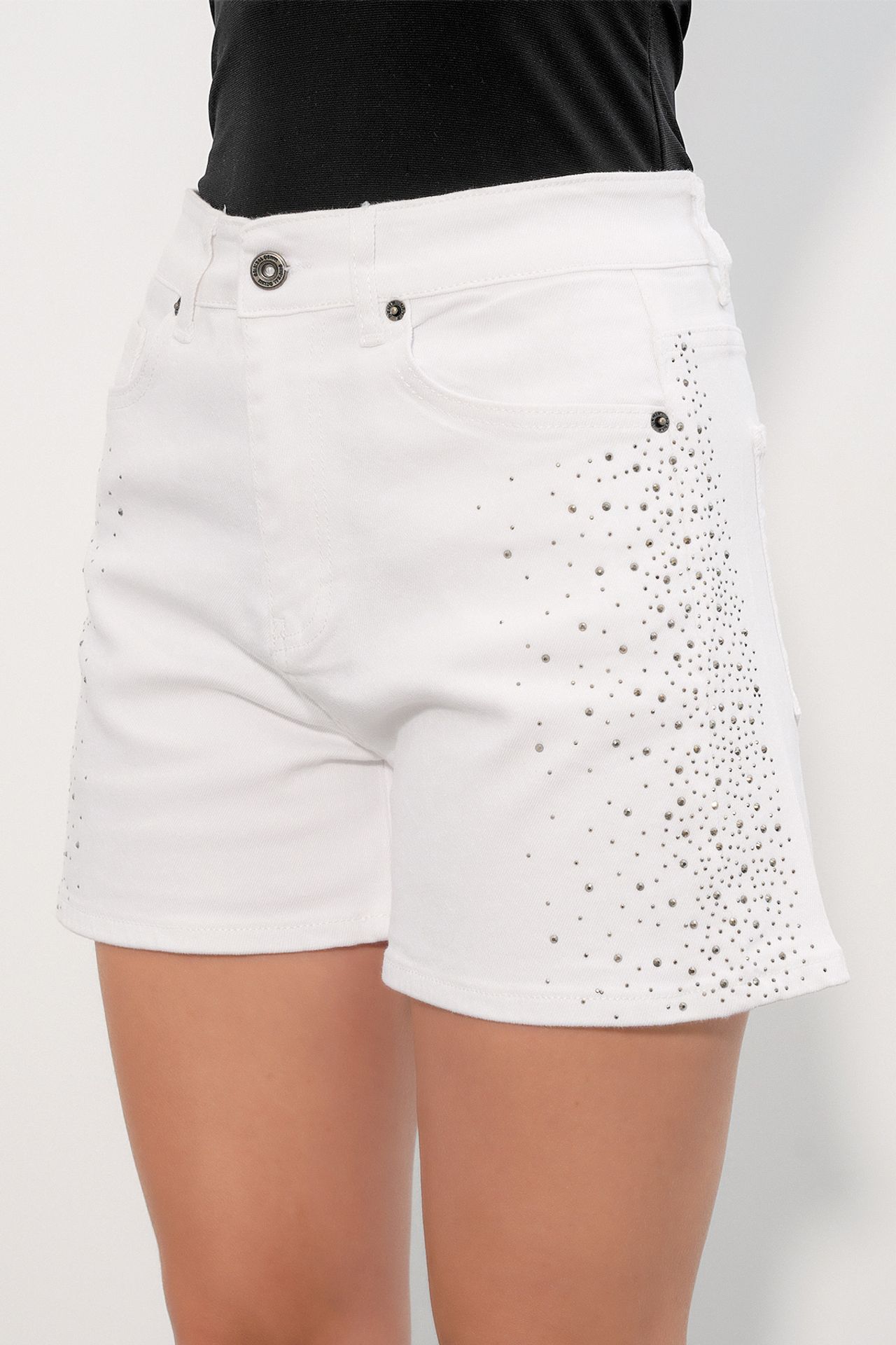 BDART High-Waist Polka Dot Denim Shorts With Belt 4