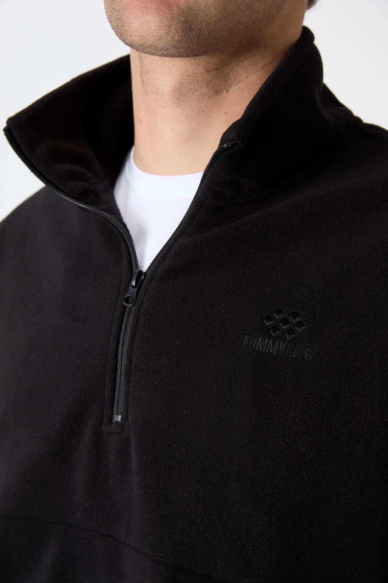 TOMMY Men's Slim Fit Half-zip Plush Sweatshirt 3