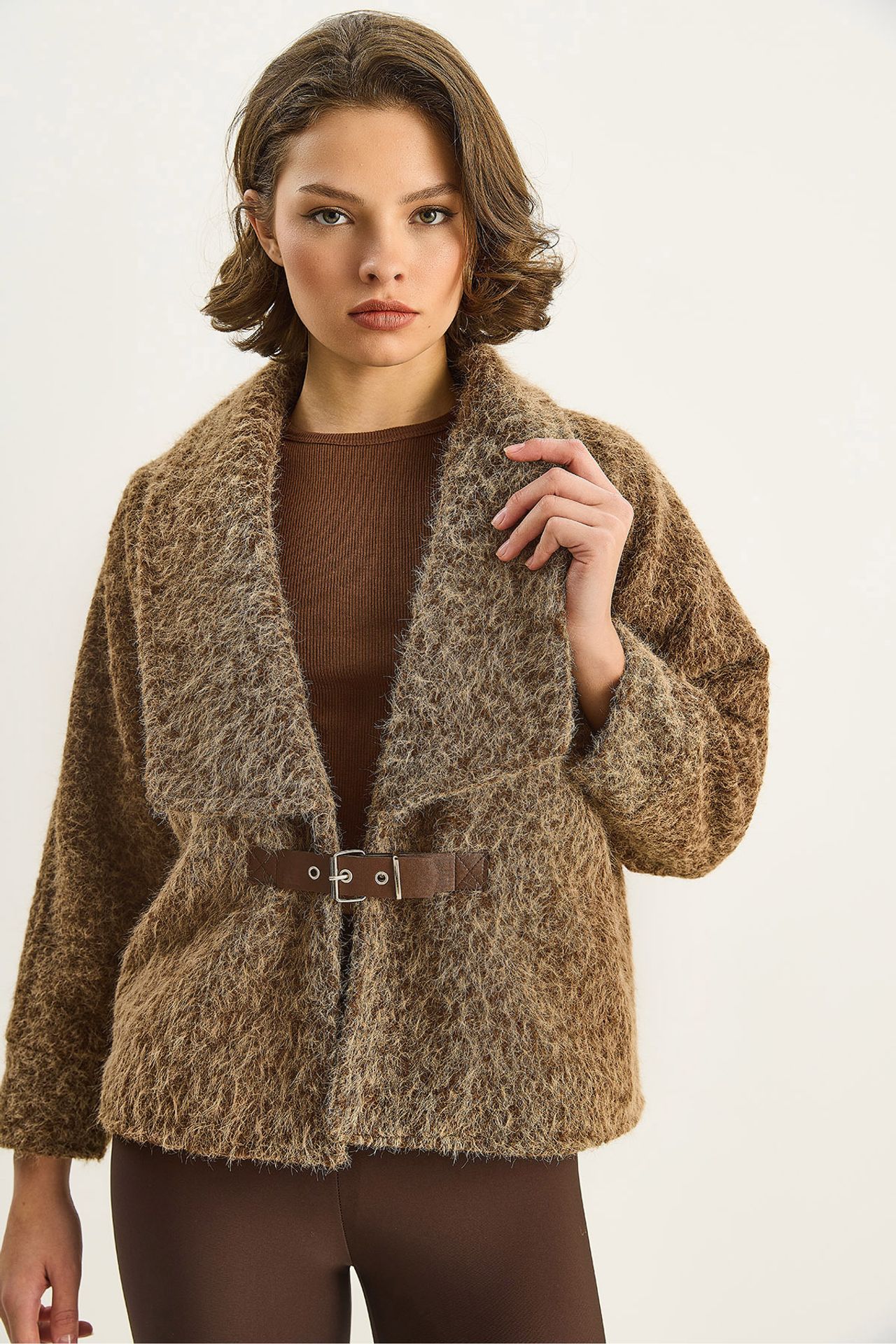 LUCCI Coat with Belt Detail 4