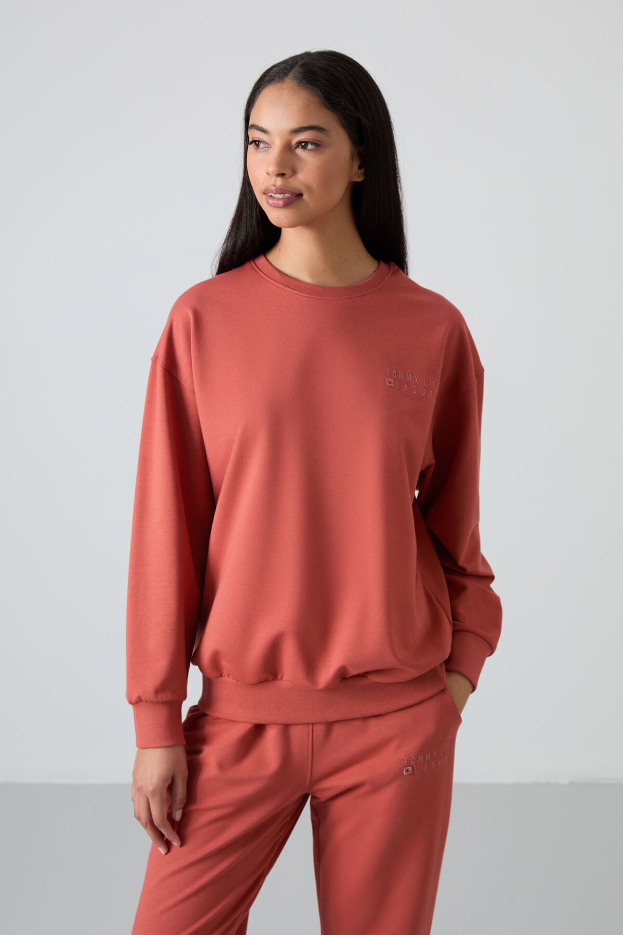 TOMMY Oversized Crew Neck Sweatshirt and Pants Set 2
