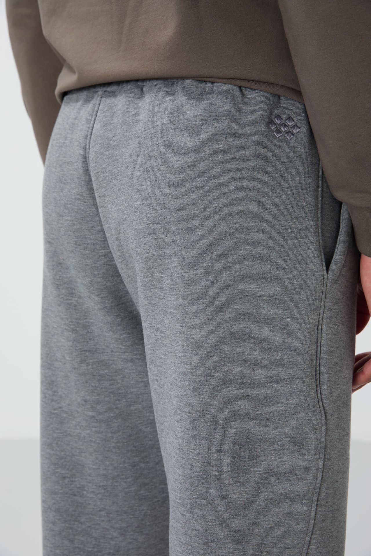 TOMMY Men's Regular Fit Fleece Sweatpants 5