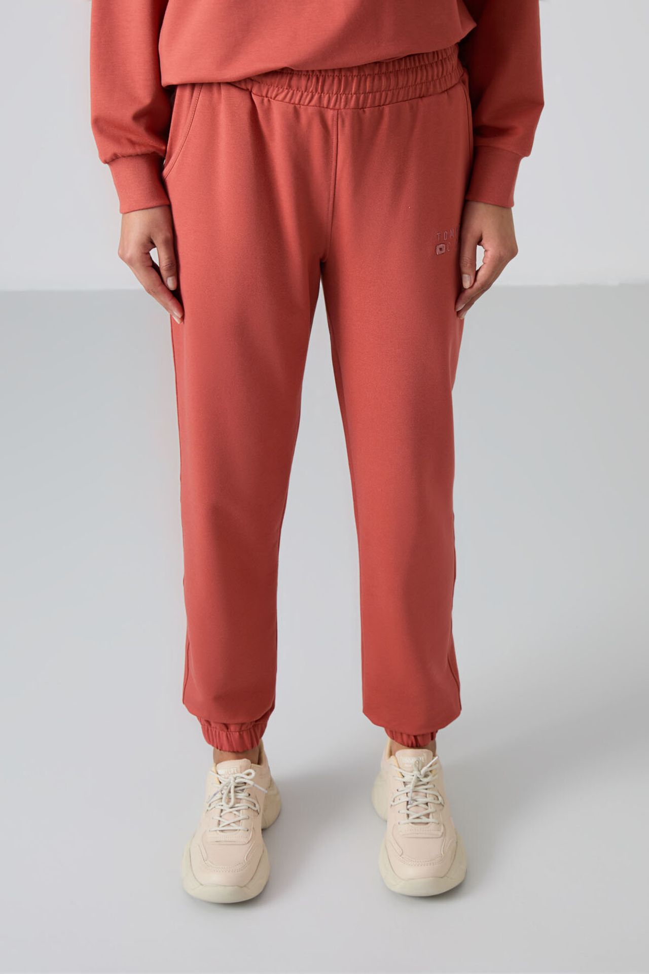 TOMMY Oversized Crew Neck Sweatshirt and Pants Set 3
