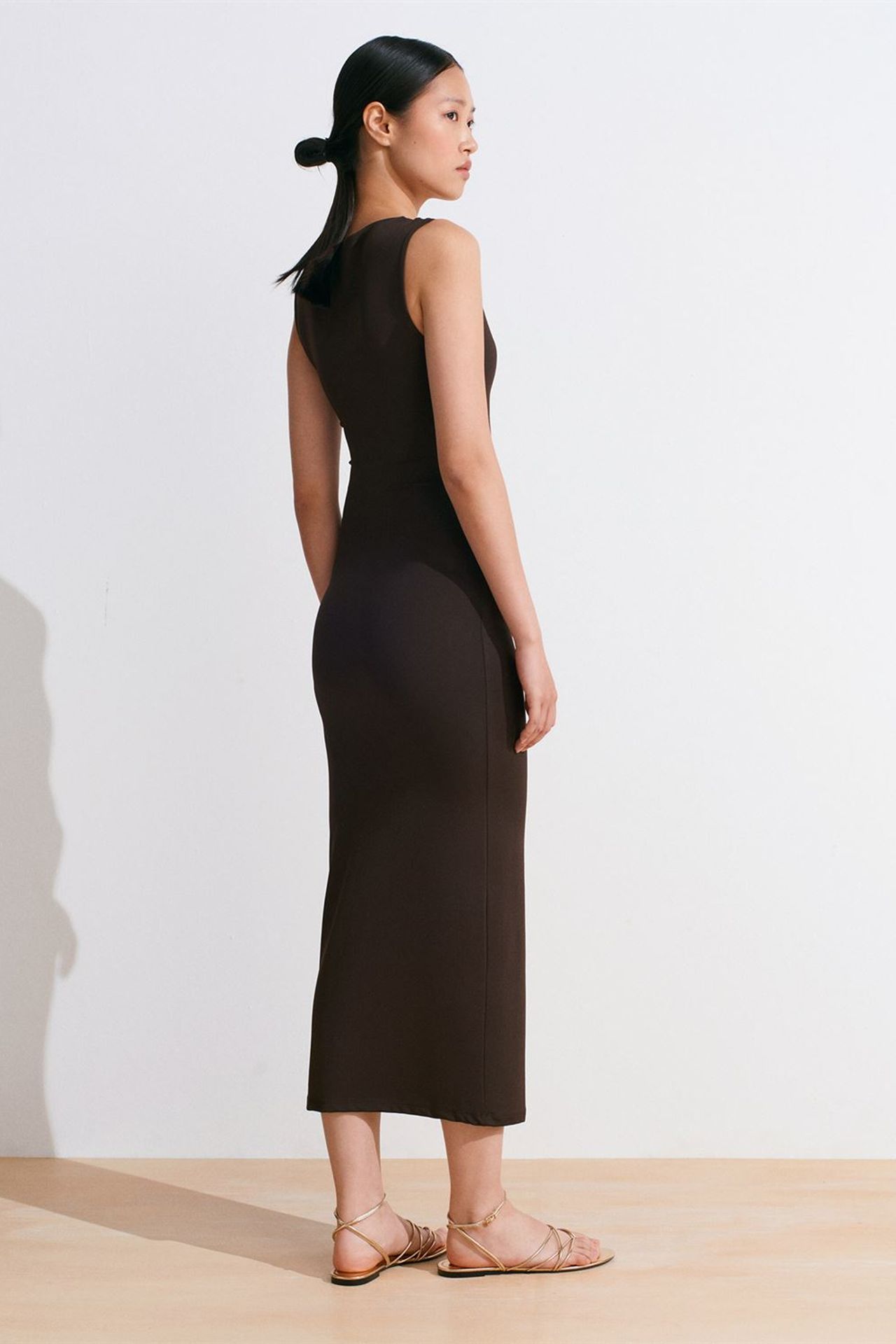 DILVIN Aksesuarlı Kolsuz Bodycon Midi Elbise 2