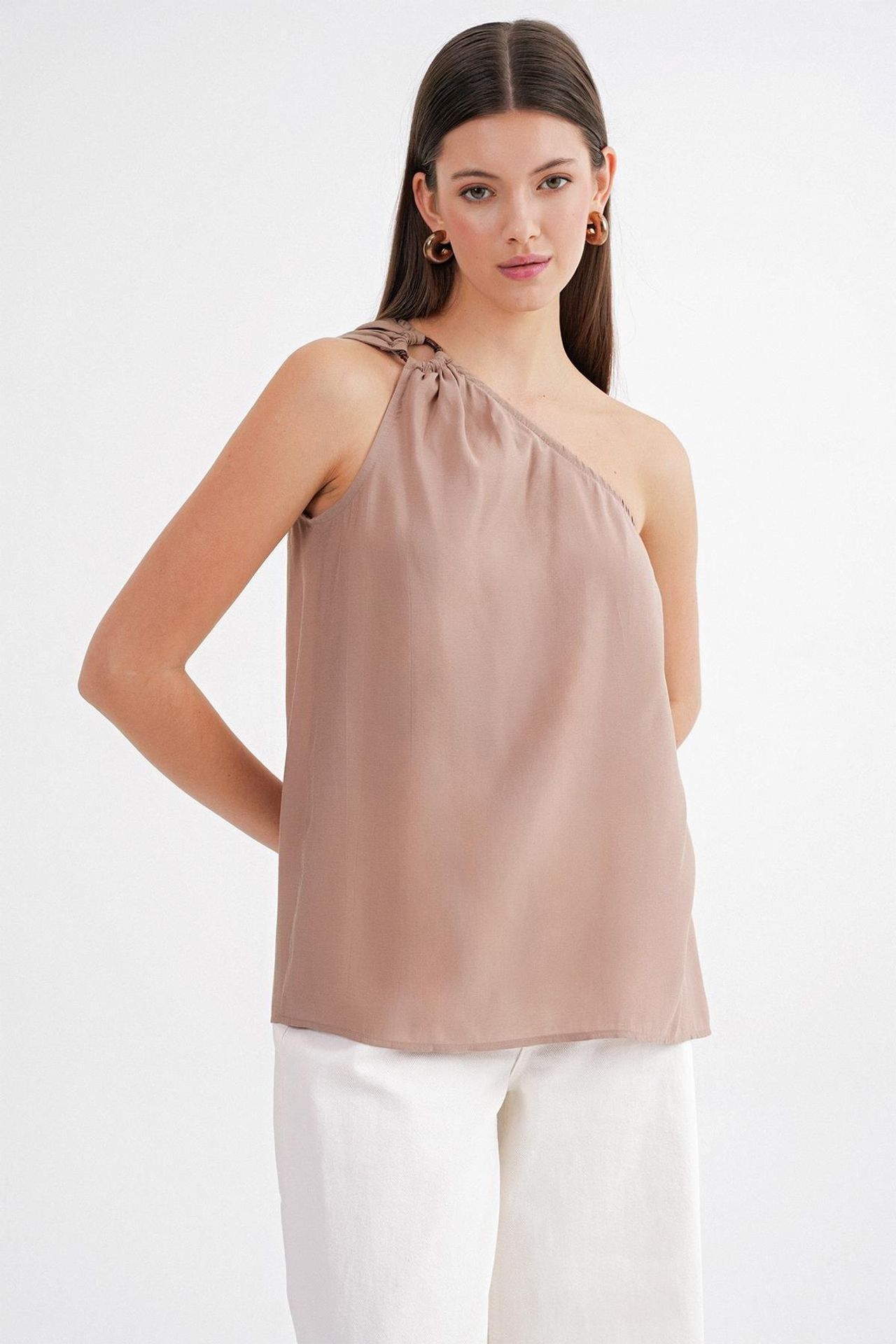 Mixray Asymmetrical Collar Accessory Detailed Top 1