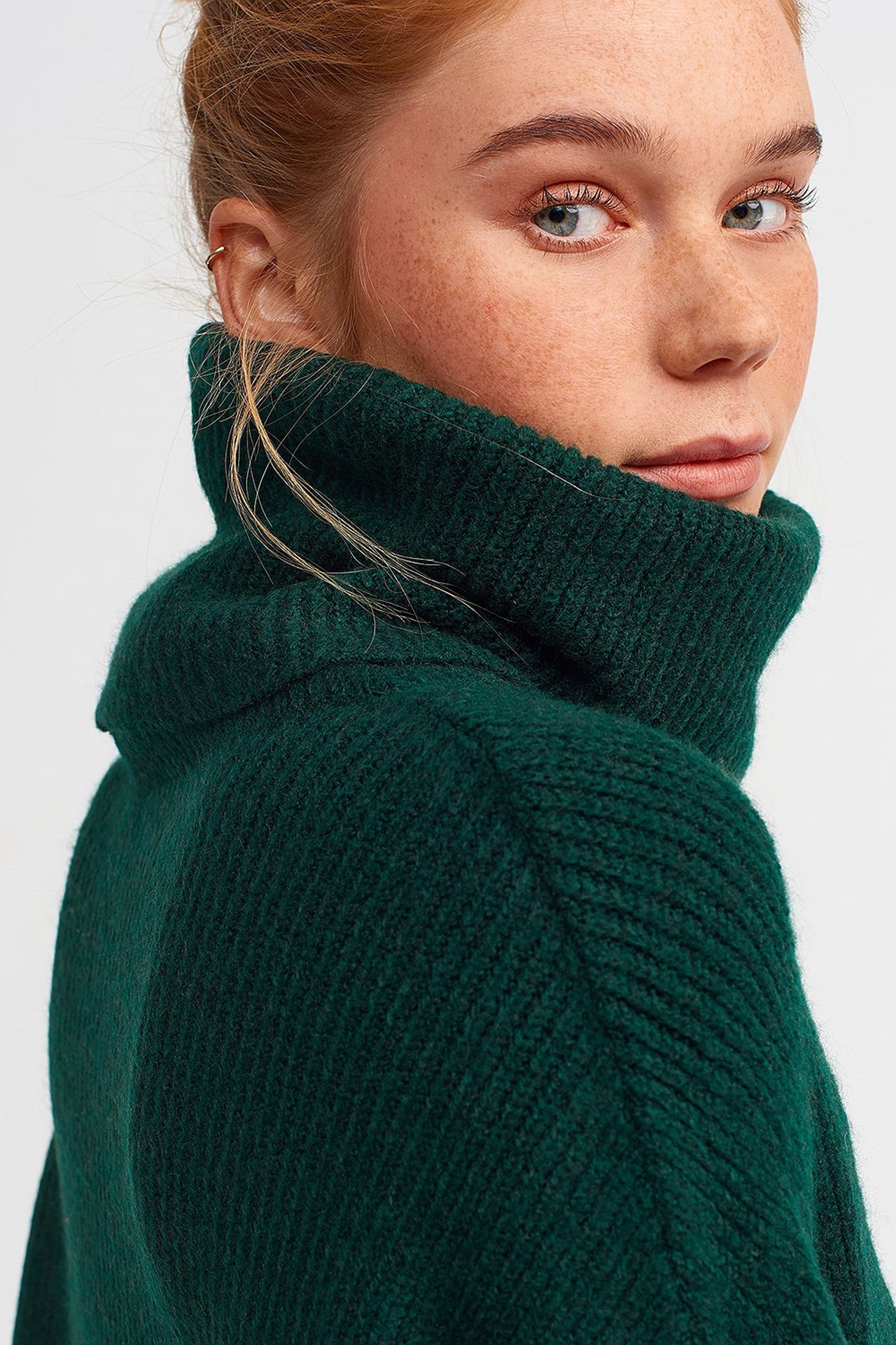 DILVIN Oversized Ribbed Turtleneck Sweater 4