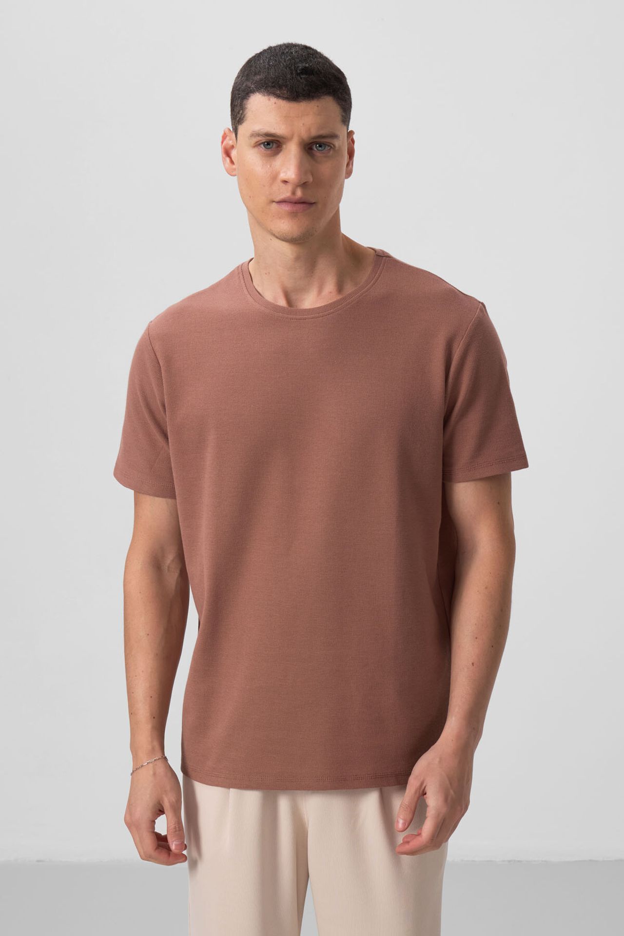 TOMMY Men's Regular Fit Crew Neck T-Shirt 1