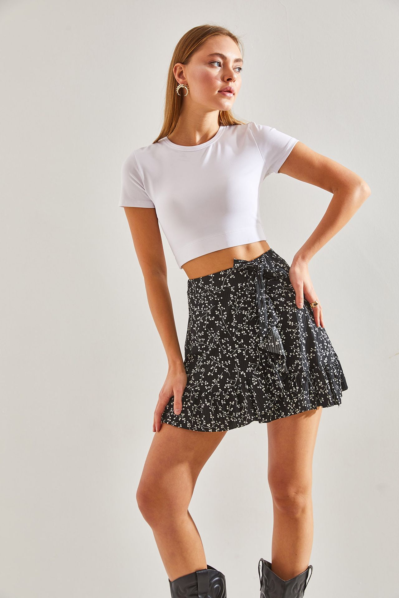 LUCCI Frilly Mini Skirt with Flowering Pattern