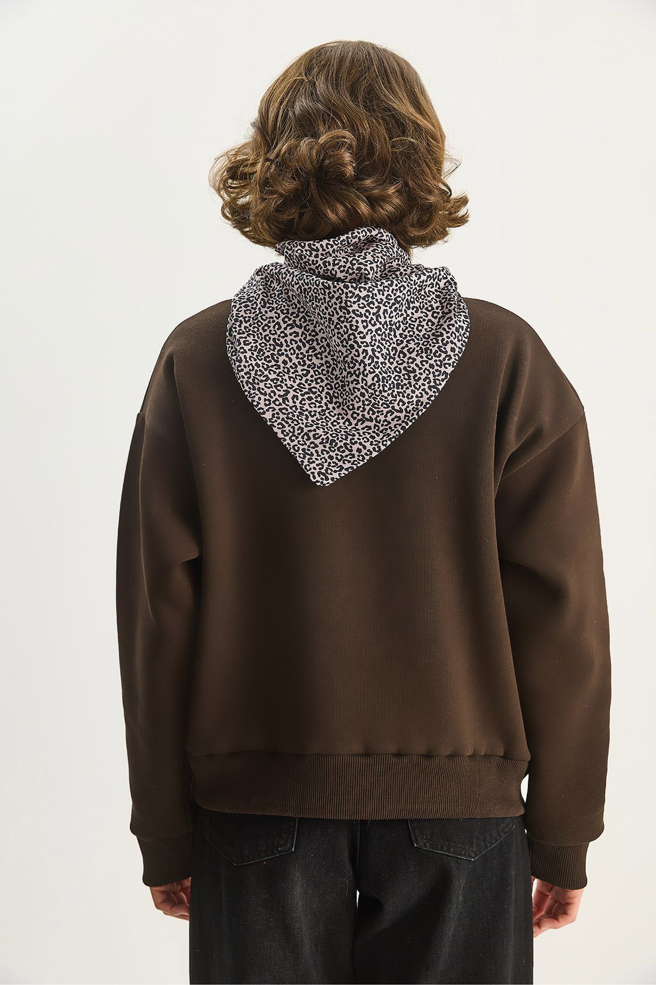 LUCCI Crew Neck Sweatshirt with Print Accessory  6