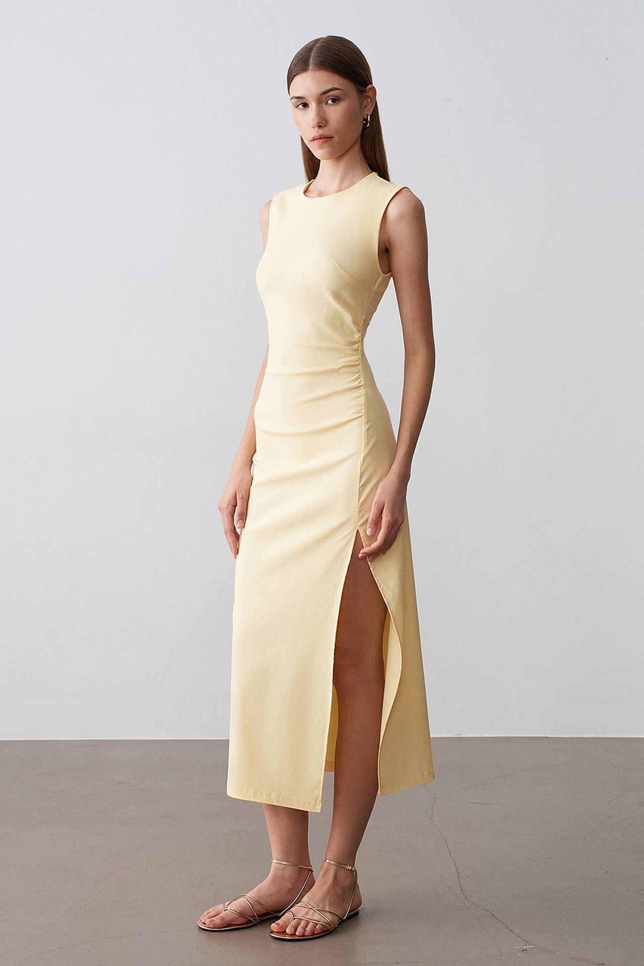 DILVIN Fitted Sleeveless Midi Dress With Slit 1