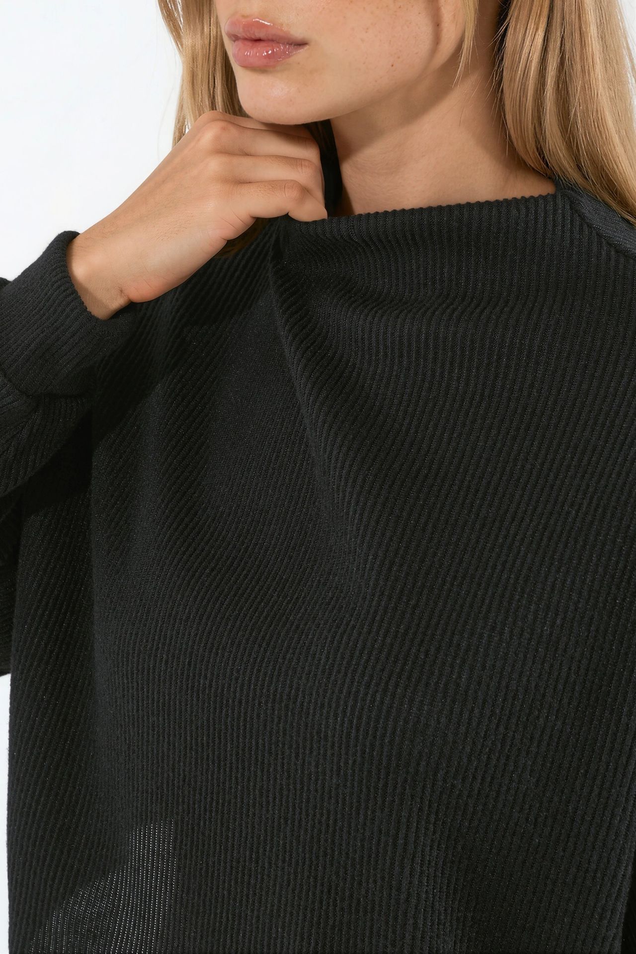 BUSEM Kadın Oversize Kısa Kazak 4