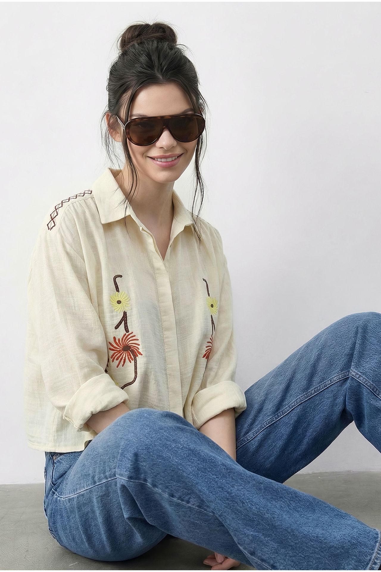 LUCCI Embroidered Crop Shirt with Button Closure 3