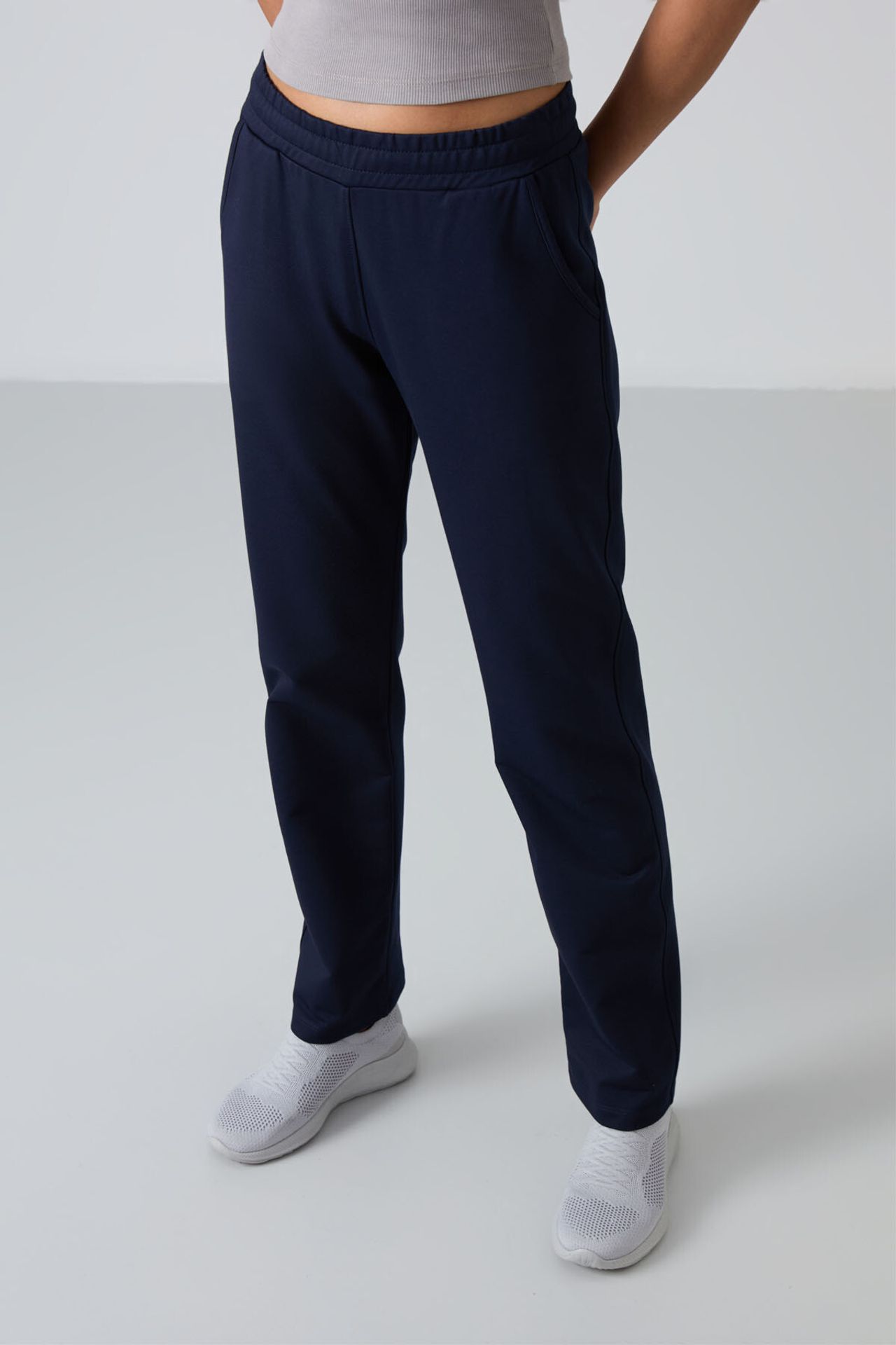TOMMY Women’s Straight-Leg Fleece Sweatpants 4