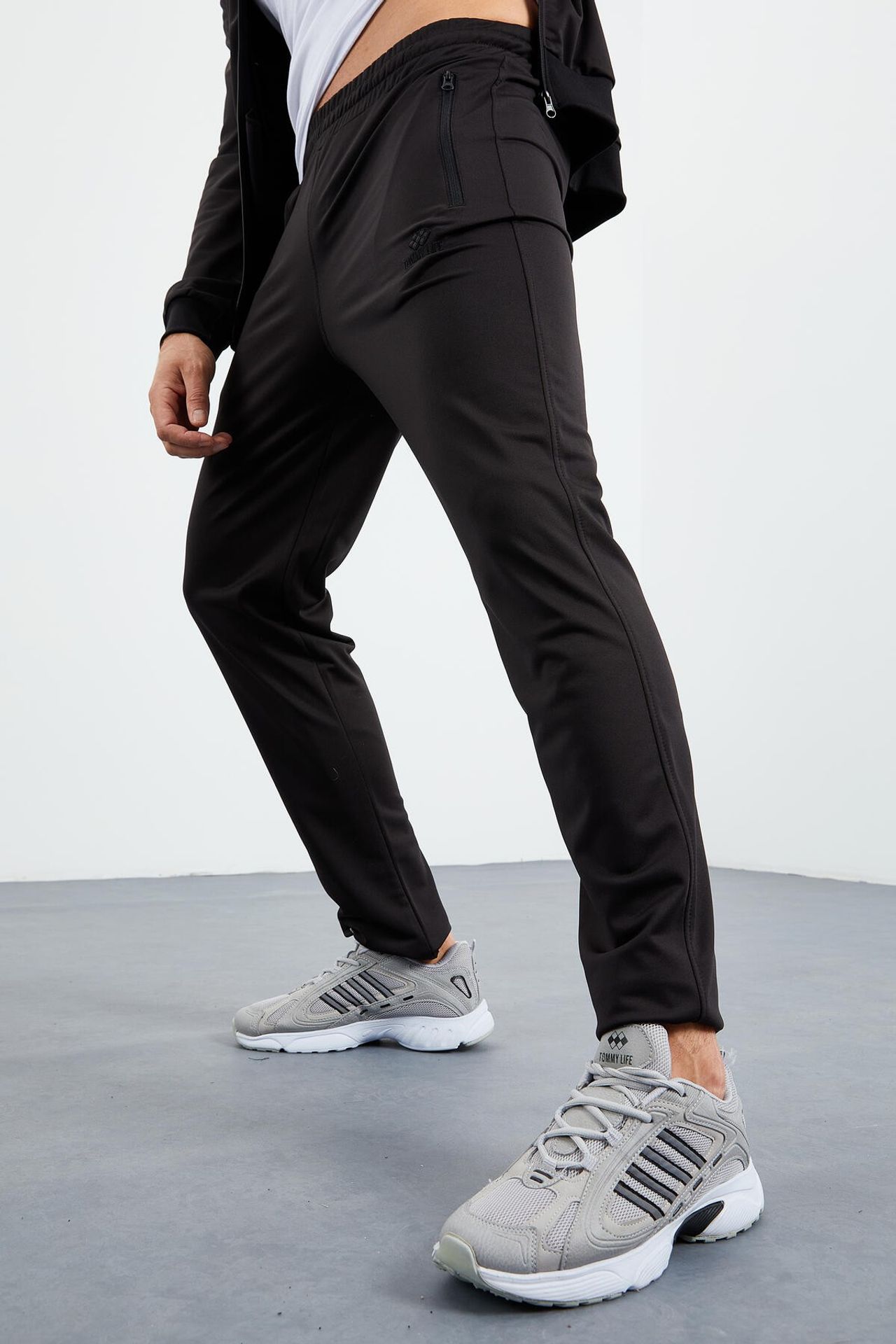 TOMMY Men's Scuba Knit Active Set With Zipper Collar 5