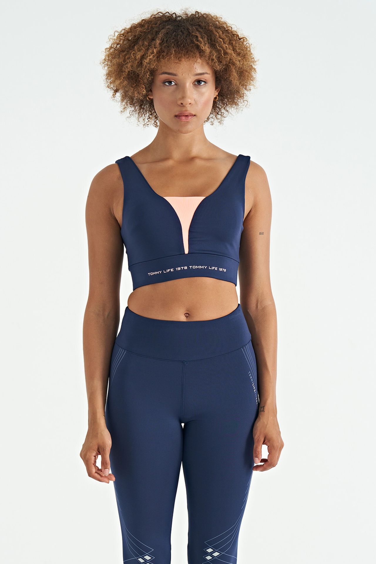 TOMMY Women's Color-Blocked Sleeveless Crop Sports Top 1