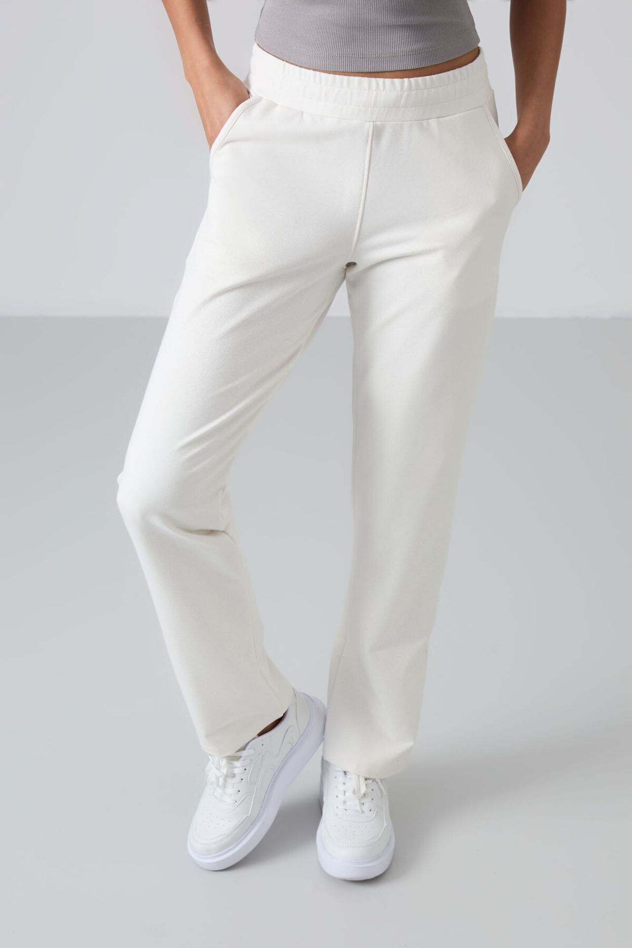 TOMMY Women’s Straight-Leg Fleece Sweatpants 4