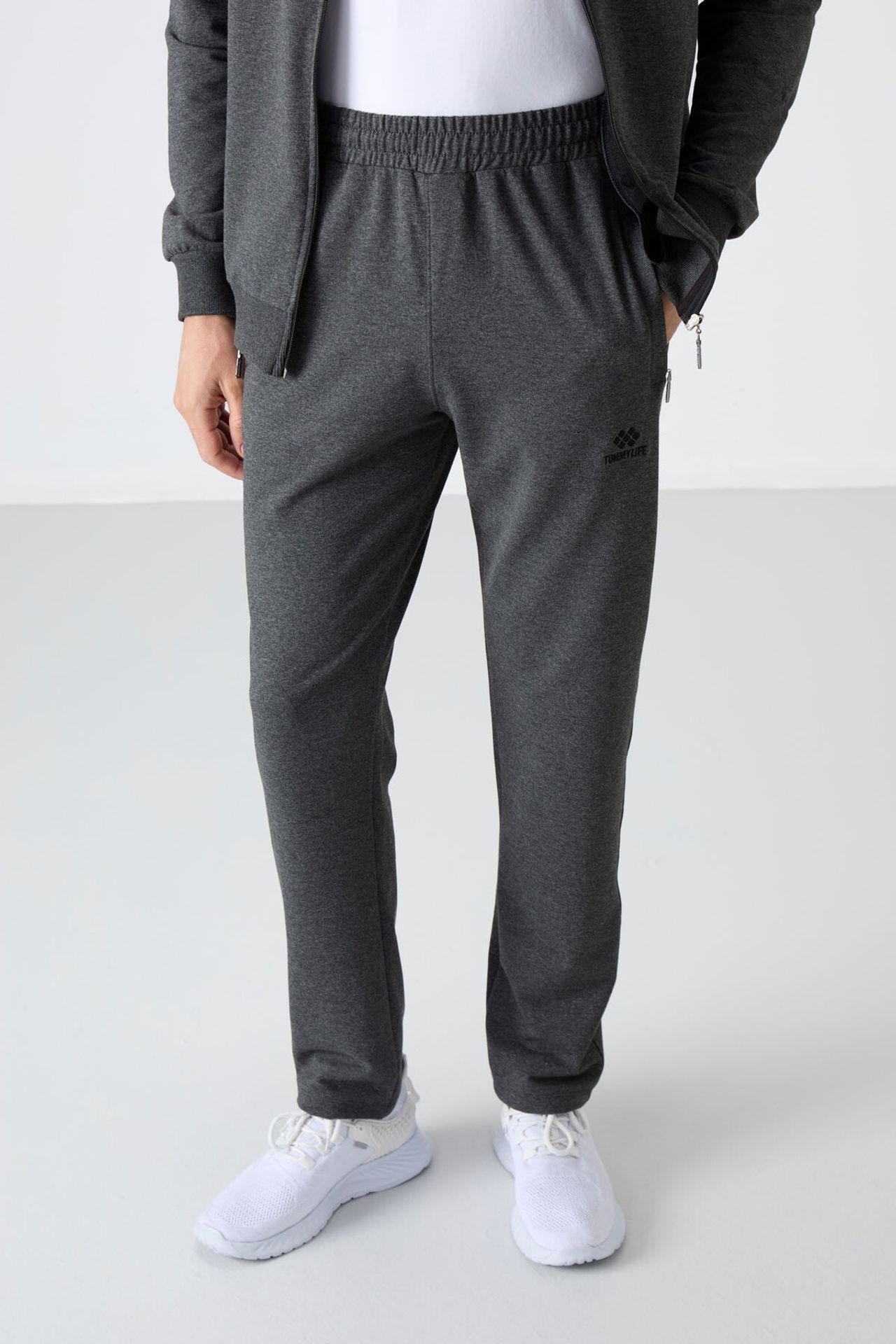 TOMMY Men's Relaxed Fit Zip-collar Sweatshirt And Pants Set 3