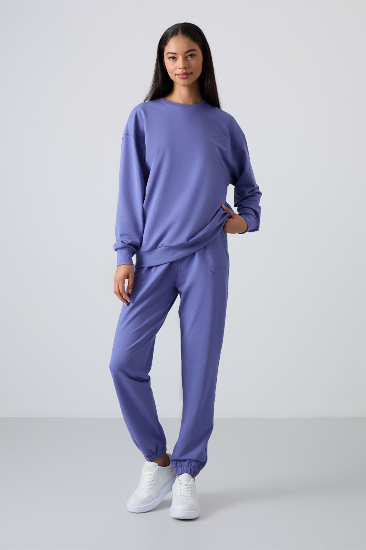 TOMMY Oversized Crew Neck Sweatshirt and Pants Set 1