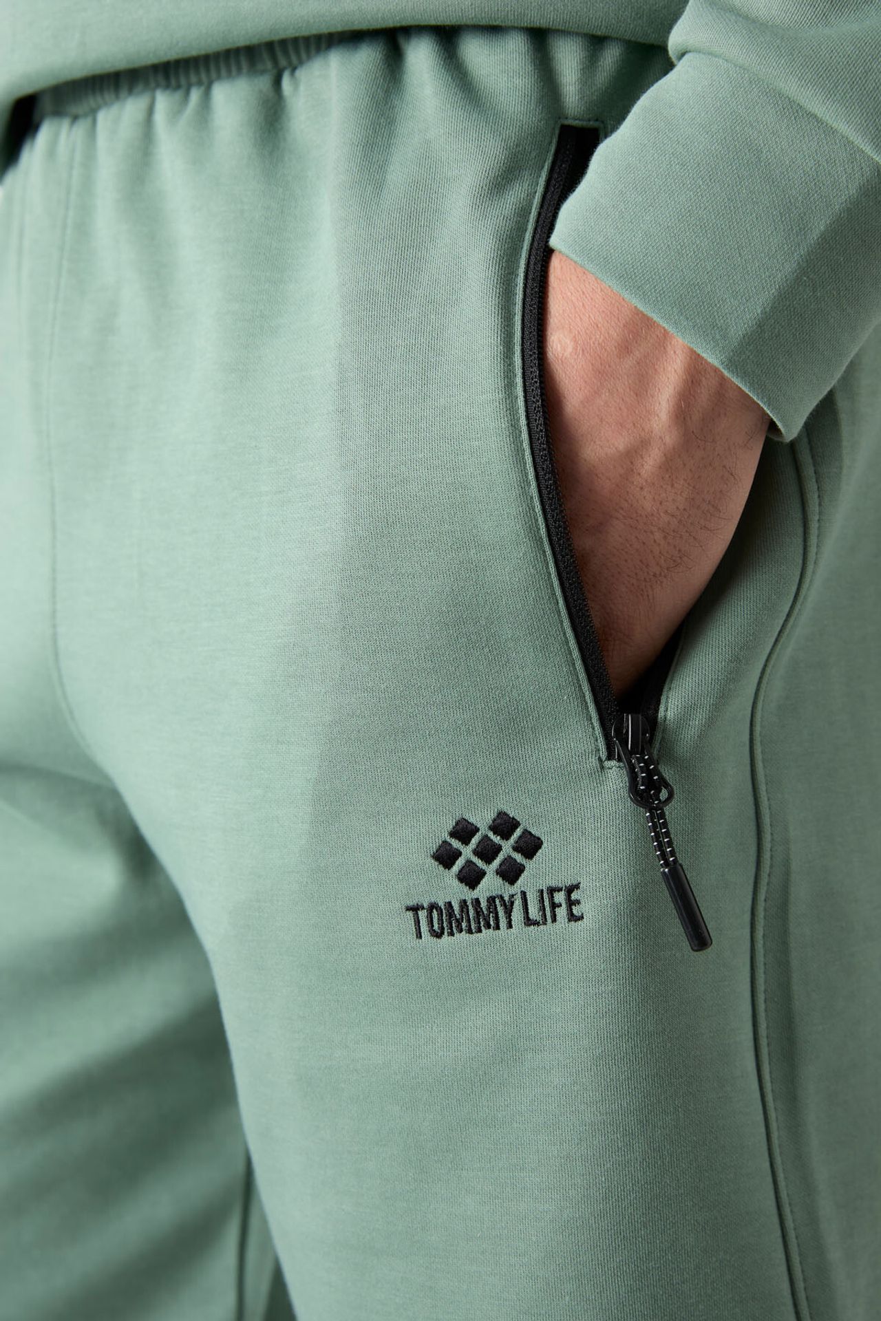 TOMMY Men's Regular-fit Knit Sweat Shorts 4
