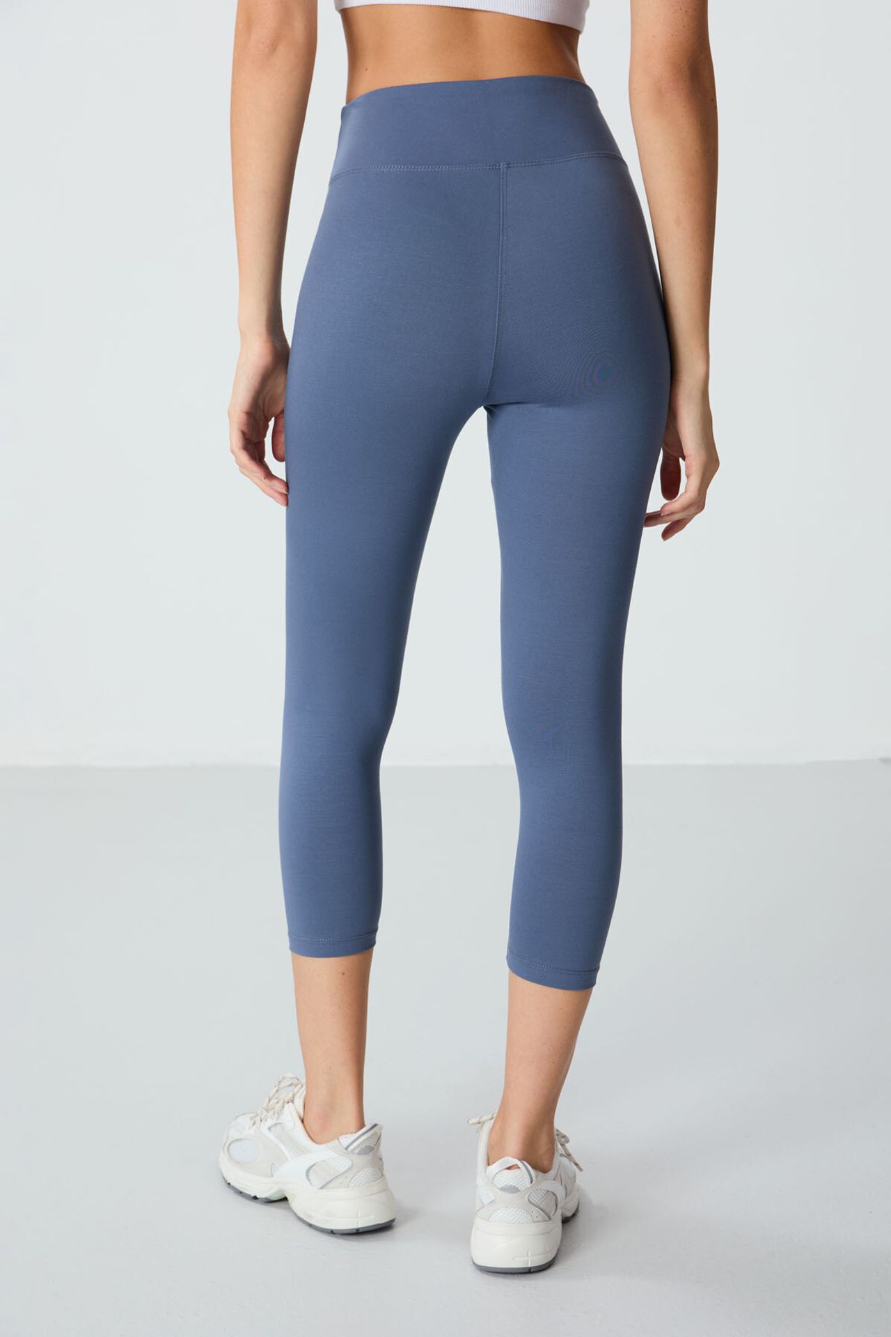 TOMMY High-Waist Capri Leggings