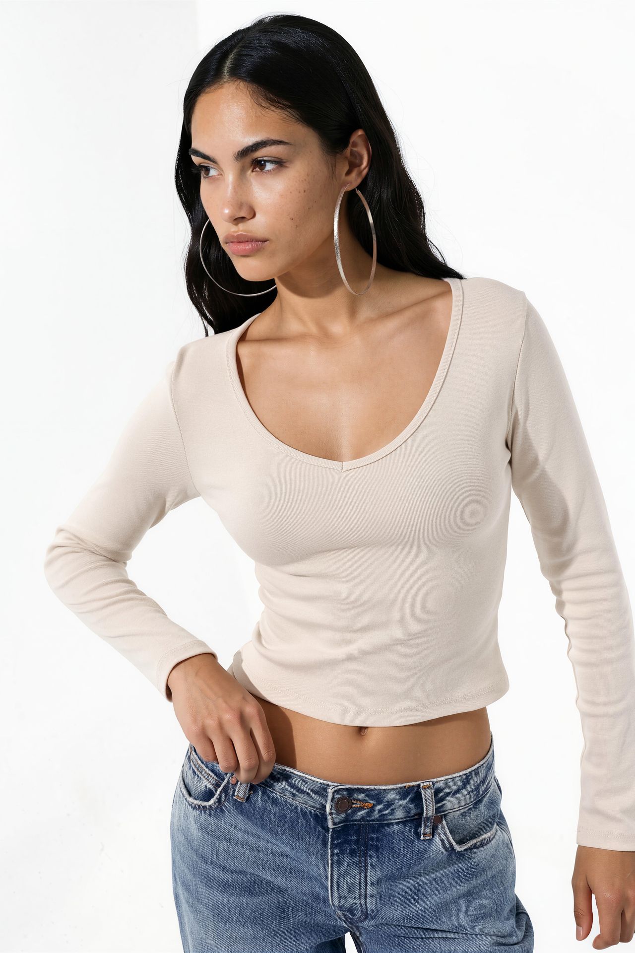 BUSEM Fitted V-Neck Long Sleeve Blouse 1