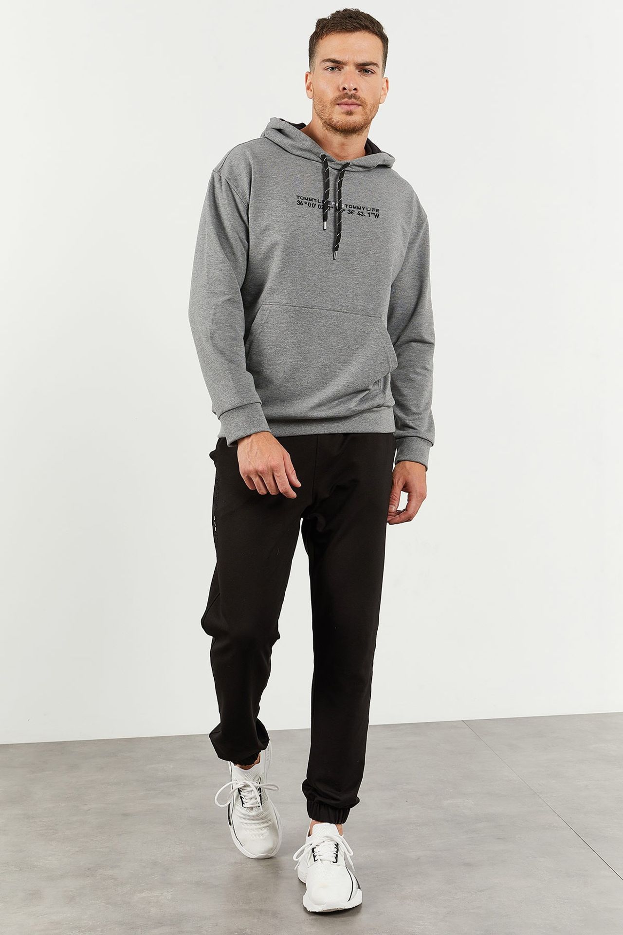 TOMMY Oversized Hooded Sweatshirt And Pants Set 1