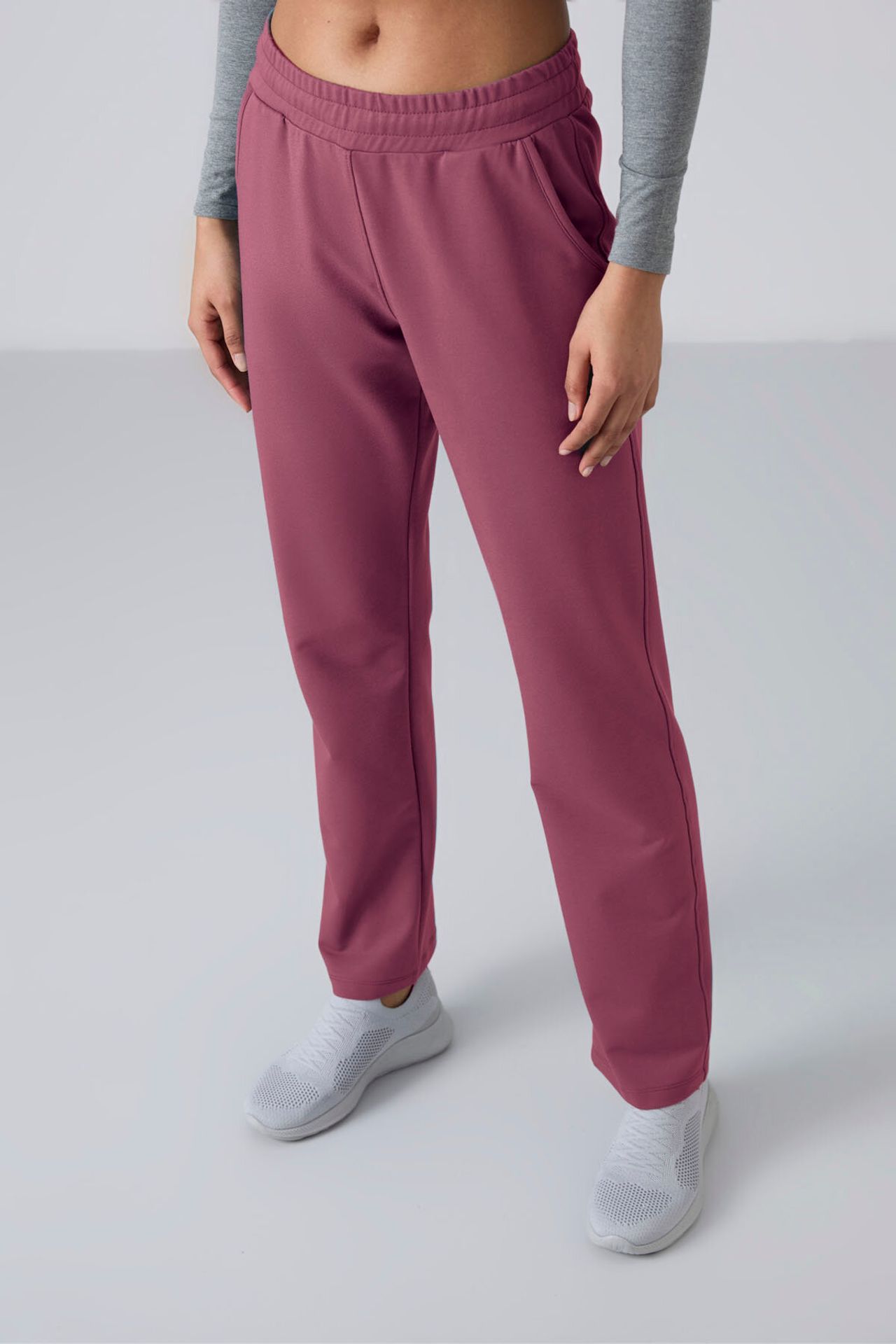 TOMMY Women’s Straight-Leg Fleece Sweatpants 2