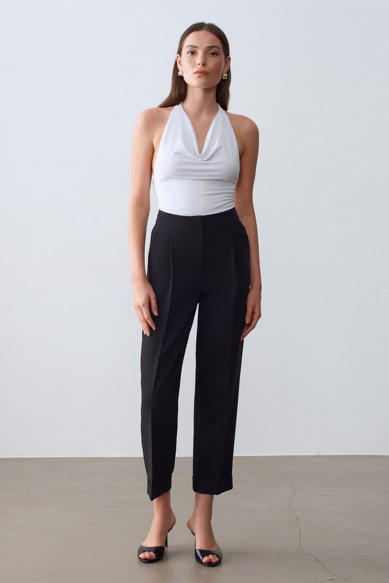 DILVIN Sleeveless Cowl Neck Tie Blouse 3