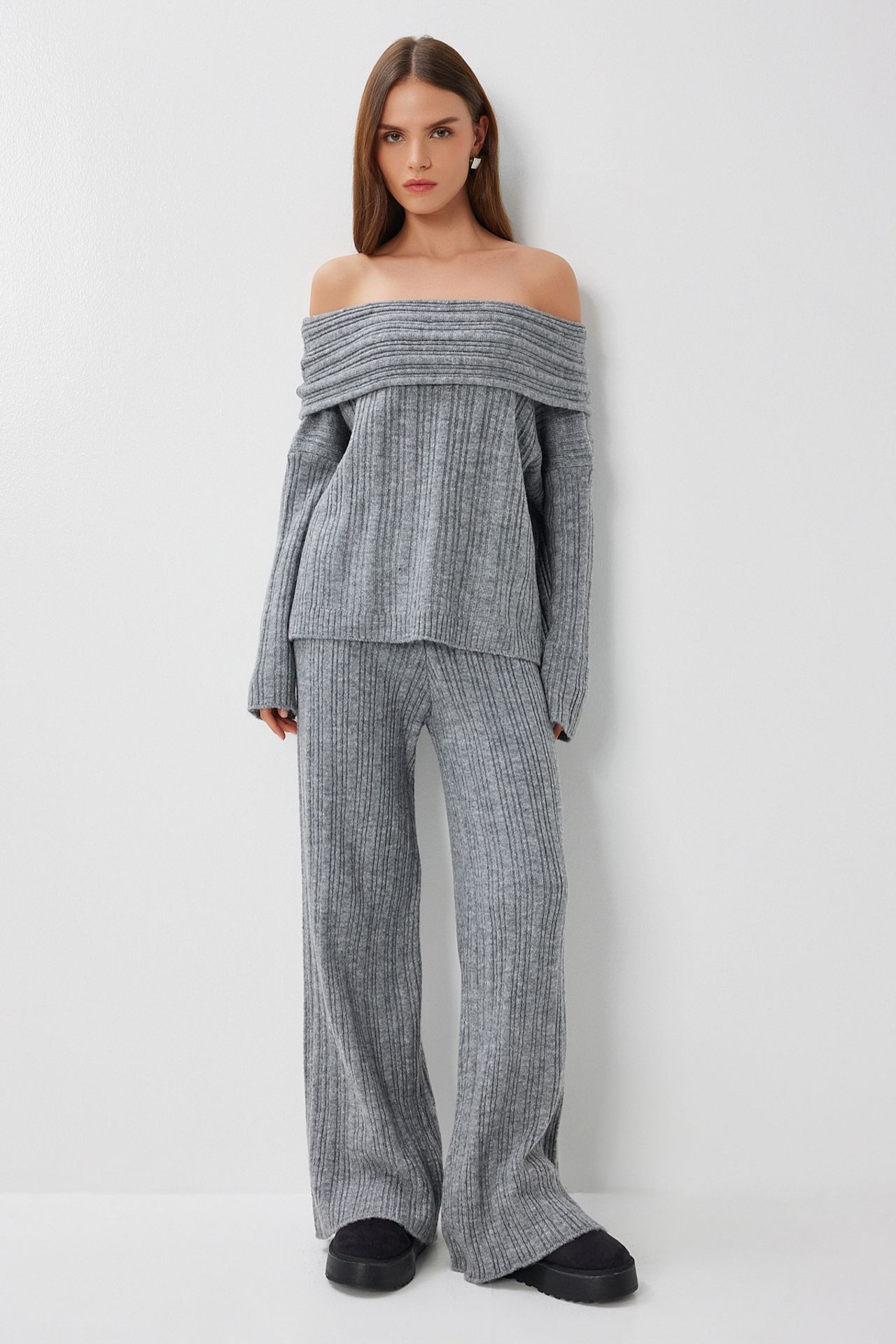 ISTANBUL Off Shoulder Ribbed Knitwear Two-Piece Set 3